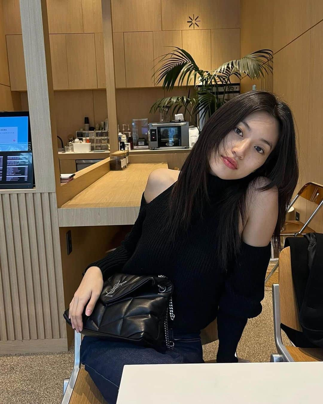 キム・ドヨンさんのインスタグラム写真 - (キム・ドヨンInstagram)「Doyeon Instagram update🖤」11月16日 22時47分 - weme.doyeon