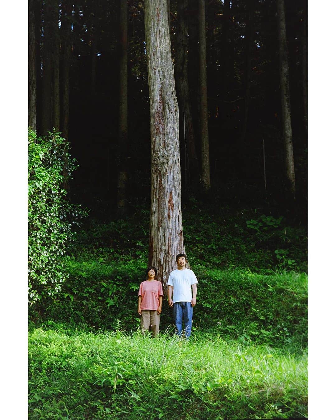 小見山峻さんのインスタグラム写真 - (小見山峻Instagram)「. photograhy for LOEWE × Suna Fujita . ロエベとスナフジタさんのコラボレーションを記念しての撮影。 京都のアトリエを訪問しての撮影でした。 時間の流れがゆったりしたところで、お二人の作品も合わさり、まるで物語の一部に迷い込んだような気持ちになりました。 . @loewe @jonathan.anderson @suna_fujita @benjaminrobertson @miki.g.murata」11月16日 22時47分 - shun_komiyama