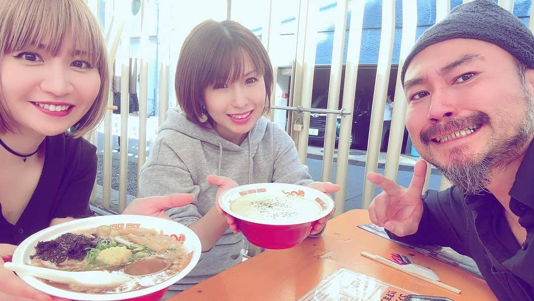 愛葉るびさんのインスタグラム写真 - (愛葉るびInstagram)「みんな大好きラーメン🍜  #日本ラーメン大百科  #大久保公園 YouTube動画アップしたから観てね♥  https://youtu.be/EOBgGwaZG1k?si=H2aPfoqybNz_5xNK   #全力熟女 愛葉るび＆加藤絵莉 special guest  #辛麺華火大久保店  店長ノリオさん」11月16日 22時58分 - aibarubyruby