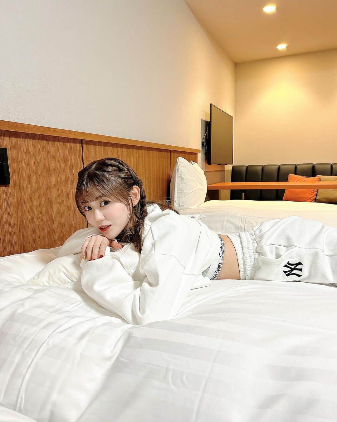 のインスタグラム：「一緒に寝ようね？🤍  #沖縄」