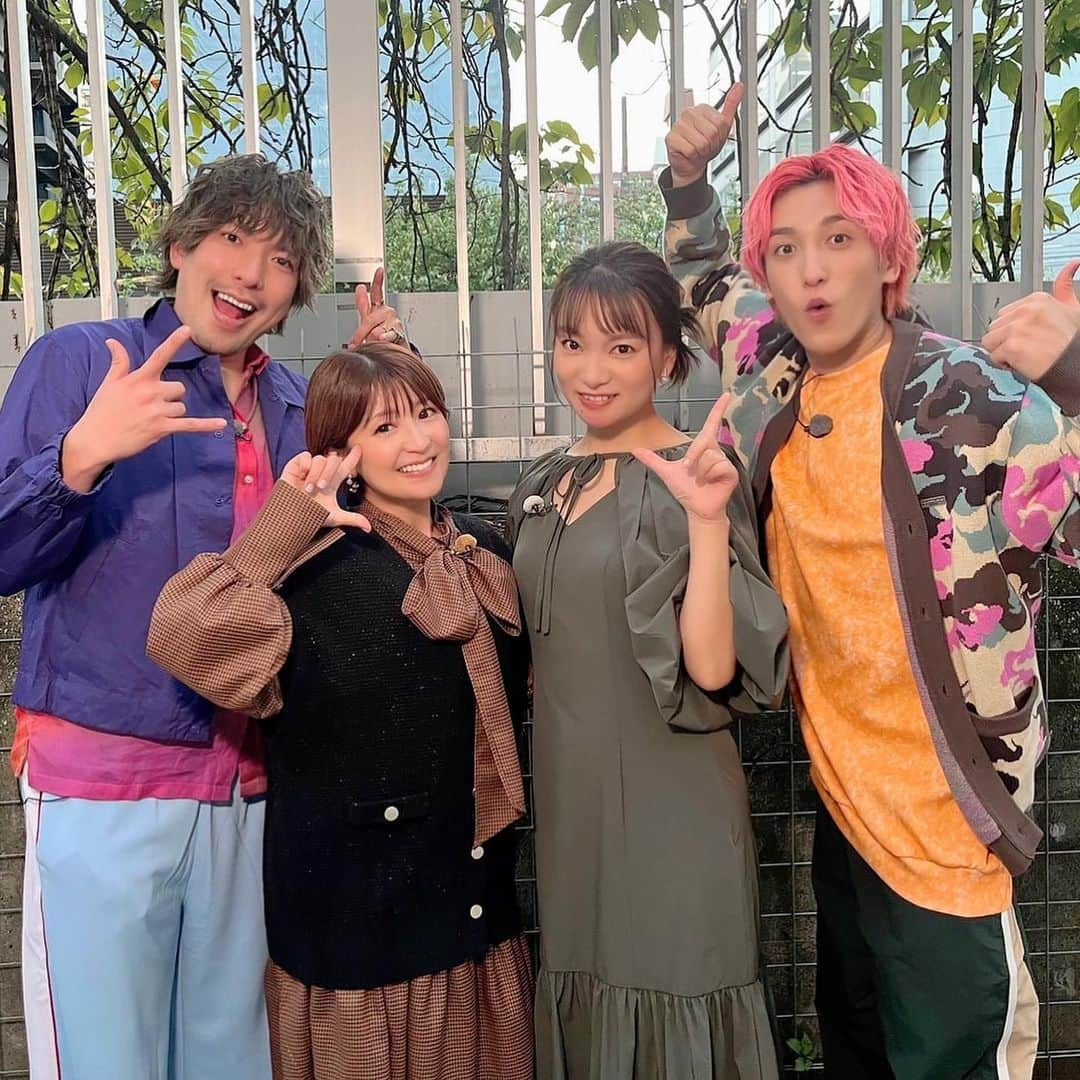 矢口真里さんのインスタグラム写真 - (矢口真里Instagram)「明日朝８時！！ TBS系『ラヴィット』さんの、 EXITさんのテンションアゲアゲグルメに 相棒の圭ちゃんと出演させていただきます😁✨ ラヴィットさんは出たかった番組なので本当にありがたく、EXITさんと圭ちゃんと楽しくロケして来たので、 是非温かい目で見守っていただけたら嬉しいです☺️✨ お楽しみにぃ！！  #ラヴィット #アゲアゲグルメ」11月16日 22時52分 - mariyaguchi_official