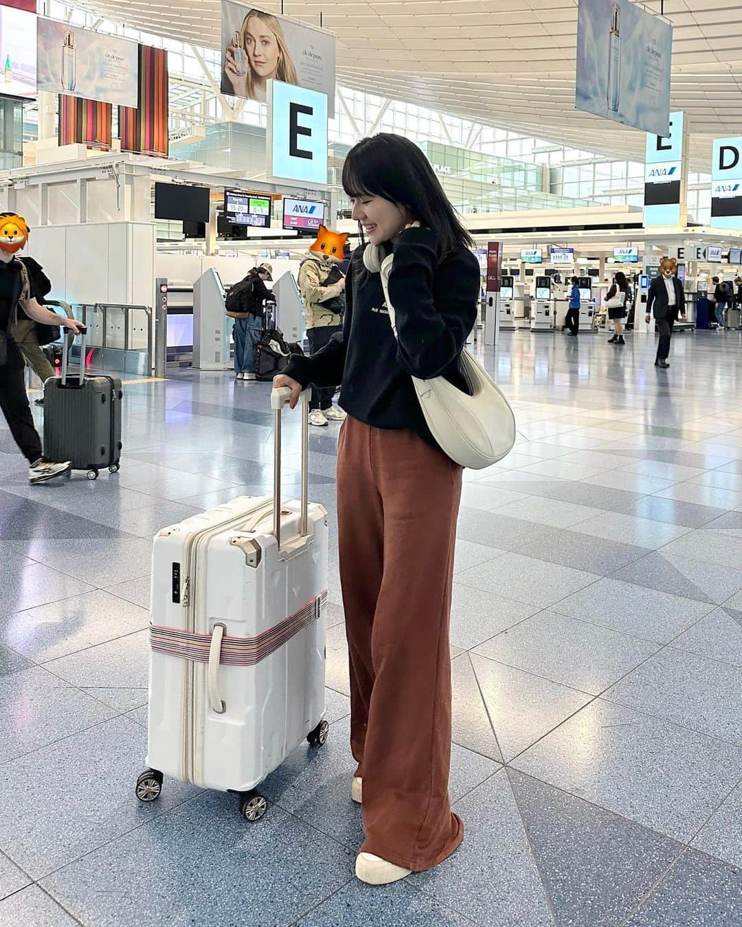 かほこ。さんのインスタグラム写真 - (かほこ。Instagram)「ㅤㅤㅤㅤㅤㅤㅤㅤㅤㅤㅤㅤㅤ ㅤㅤㅤㅤㅤㅤㅤㅤㅤㅤㅤㅤㅤ sweatshirt : #apc bottom : #cos sneakers : #zara ㅤㅤㅤㅤㅤㅤㅤㅤㅤㅤㅤㅤㅤ 空港コーデ✈️ ㅤㅤㅤㅤㅤㅤㅤㅤㅤㅤㅤㅤㅤ 上下スウェットで楽ちんでした✌︎ ヘッドホンは真っ二つに割れました😭 ㅤㅤㅤㅤㅤㅤㅤㅤㅤㅤㅤㅤㅤ #kaho_fashion」11月16日 22時52分 - xxokohakxx