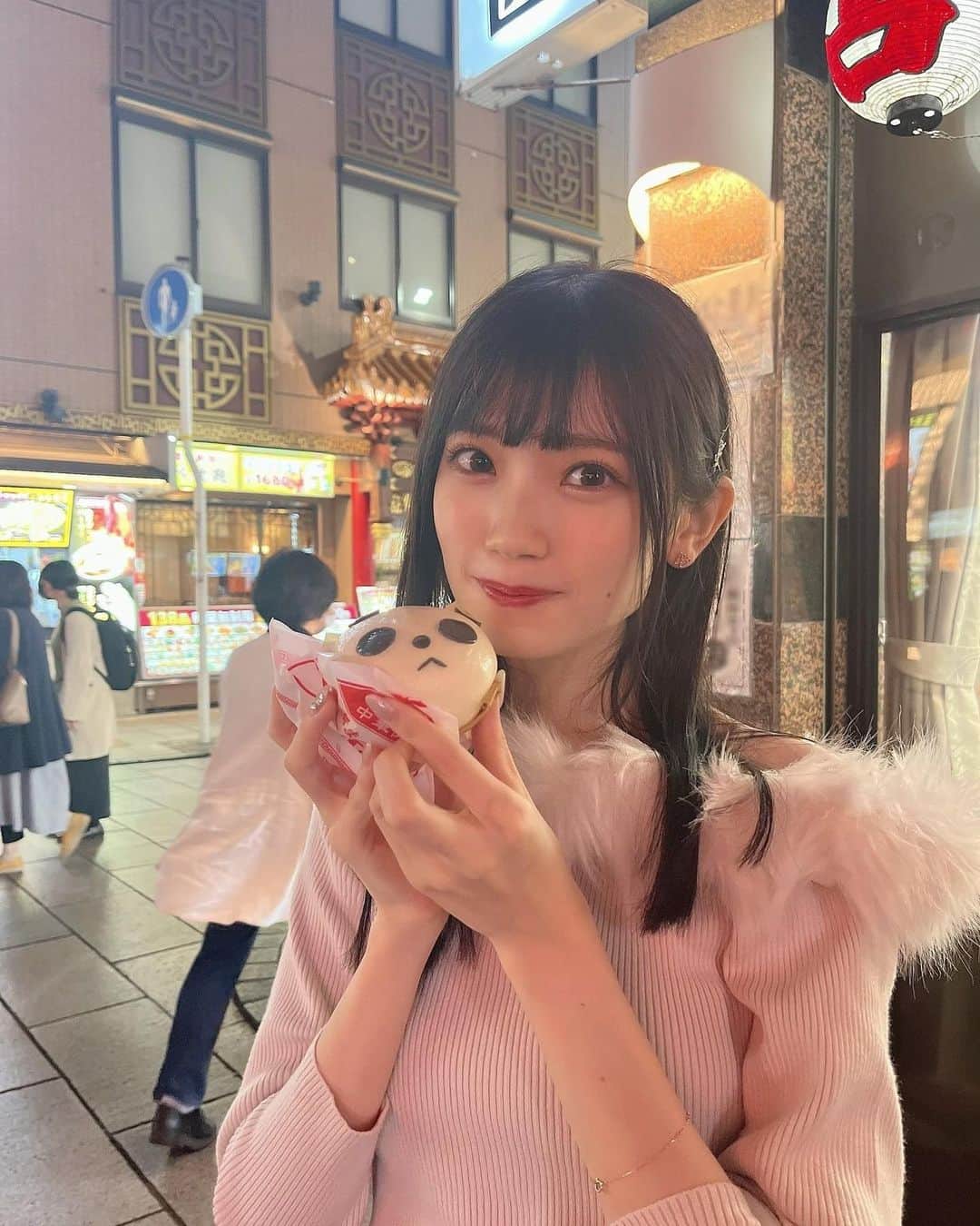 篠原葵さんのインスタグラム写真 - (篠原葵Instagram)「美味しいものたくさん！🐼小籠包と胡麻団子も食べたよ🥟   #横浜中華街」11月16日 22時57分 - aoi___shinohara