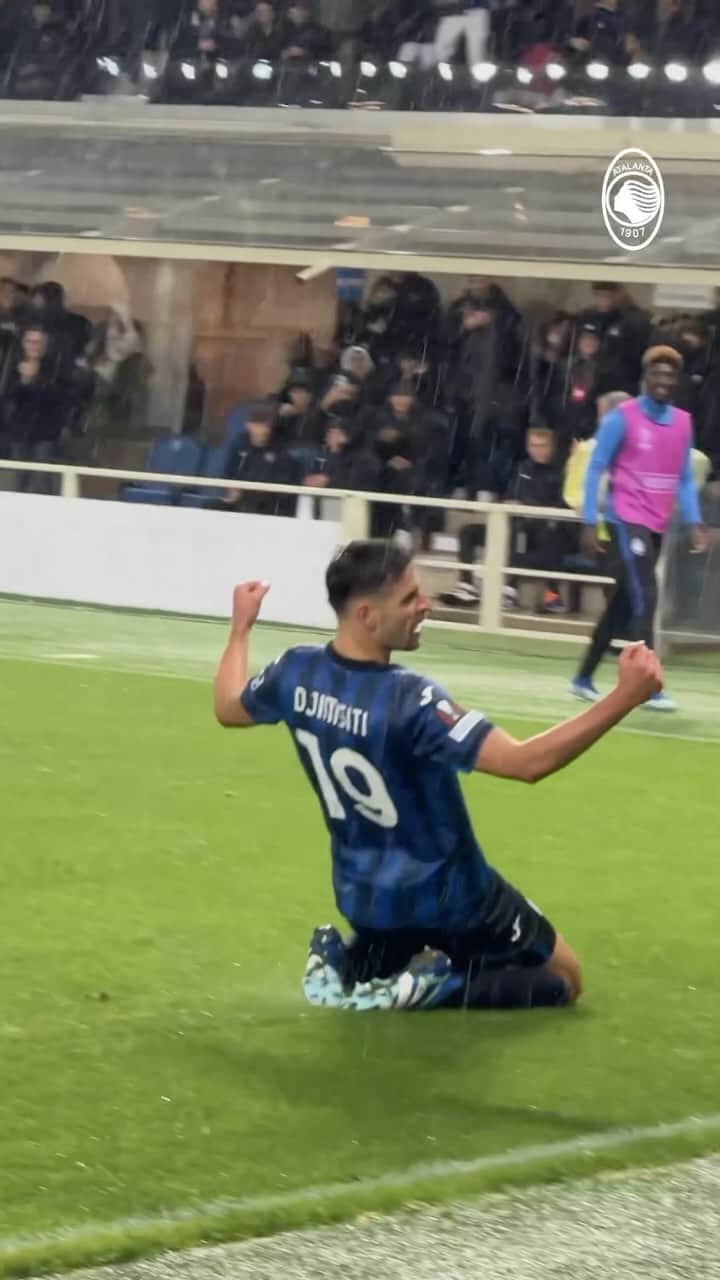 アタランタBCのインスタグラム：「Una settimana fa 🌧️🔥  #tbt to last week’s #UEL emotions 🔊  #GoAtalantaGo ⚫️🔵」
