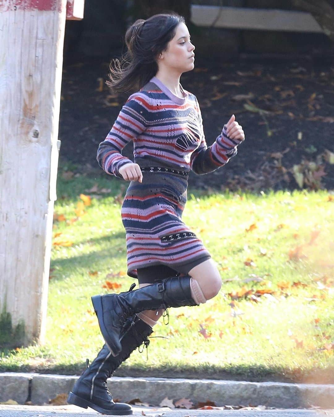 Just Jaredさんのインスタグラム写真 - (Just JaredInstagram)「Jenna Ortega rides a bike while filming scenes for the upcoming “Beetlejuice” sequel in Boston. Check out more photos on our site. #JennaOrtega #Beetlejuice #Beetlejuice2 Photos: Backgrid」11月17日 4時27分 - justjared