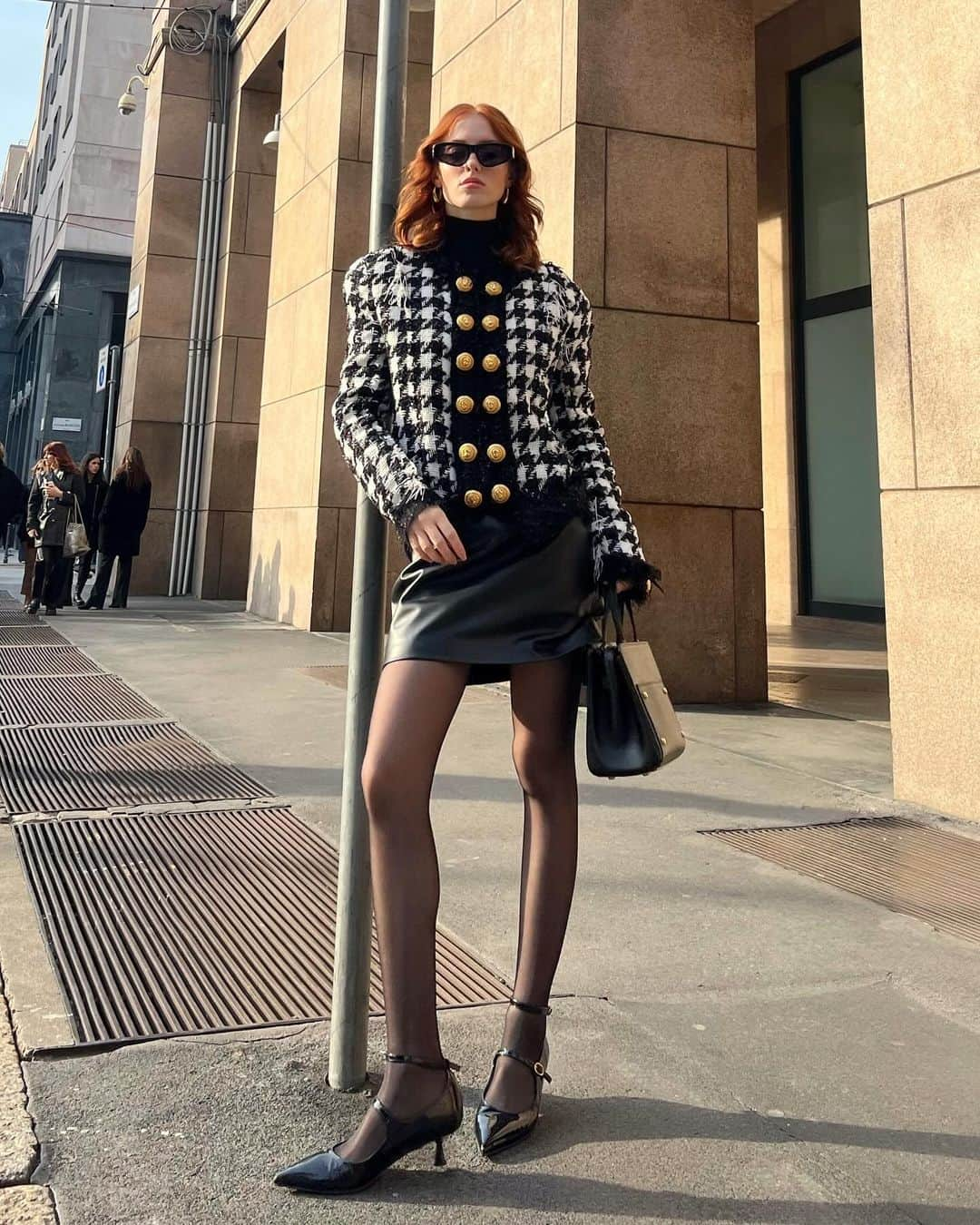 YOOX.COMさんのインスタグラム写真 - (YOOX.COMInstagram)「City girl but make it #YOOX! @ginevrasalustri strolls around the streets of Milan, how cool is she? Get inspired by tapping the link in bio.」11月16日 23時00分 - yoox