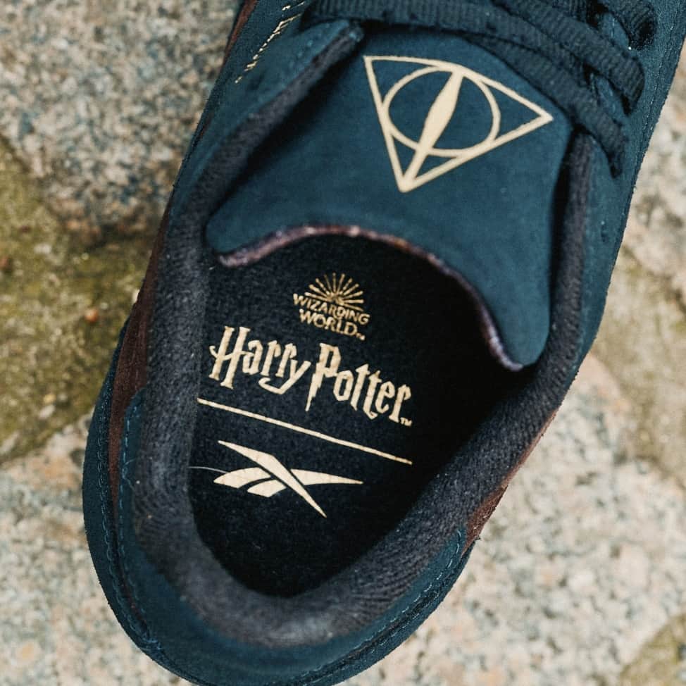 Sneaker Newsさんのインスタグラム写真 - (Sneaker NewsInstagram)「🪄 Collaboramus⁠ Harry Potter x Reebok coming this December! Tap the link in our bio for a full preview.」11月16日 23時00分 - sneakernews