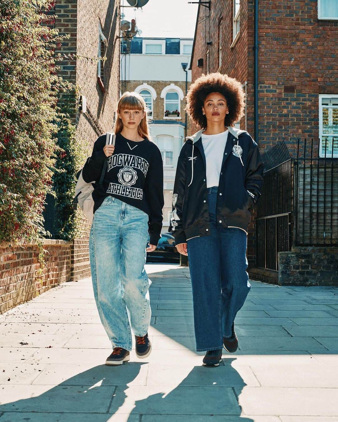 Nice Kicksさんのインスタグラム写真 - (Nice KicksInstagram)「Harry Potter and Reebok team up to release a magical footwear and apparel collection 🪄🧙  This upcoming collaboration includes four pairs of adult footwear, 2 pairs of kids footwear, and adult collegiate-style apparel 🔥  @nicedrops: 12/1 from $50-$250 🗓️」11月16日 23時00分 - nicekicks