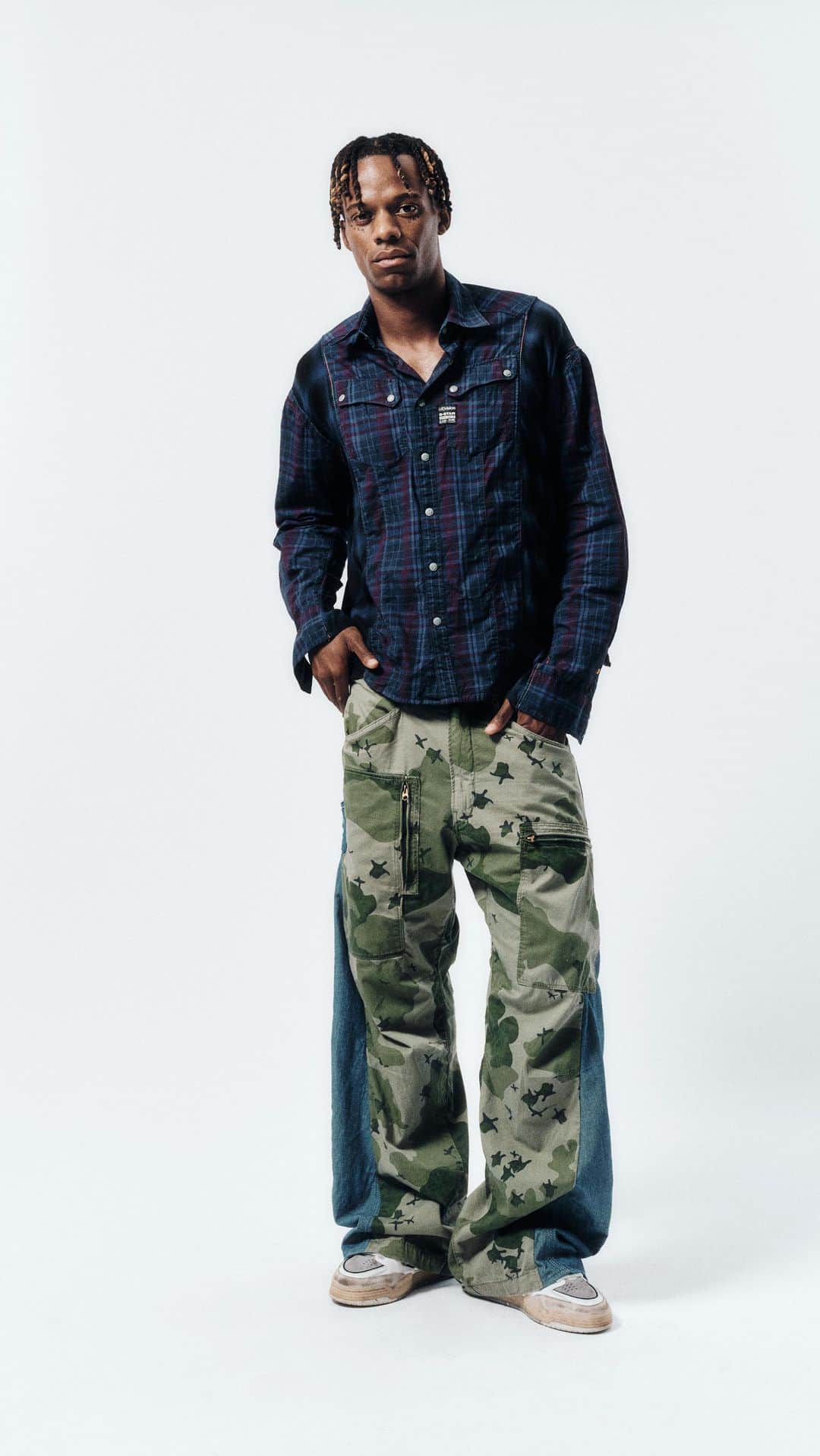 ジースター ロゥのインスタグラム：「Introducing @gstarraw x @di_vsn.   A collection of 96 limited-edition designs. Upcycled from @gstarraw archive pieces. Designed by @di_vsn. With an exclusive drop of the G-Star Elwood. Remade for now.  “Sustainability is not something we actually try to speak about because for us it’s more something that we do.” (di)vision Creative Director Simon Wick」