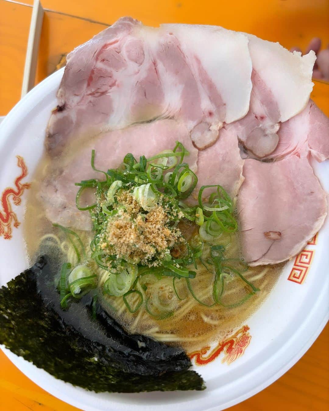 愛葉るびさんのインスタグラム写真 - (愛葉るびInstagram)「#日本ラーメン大百科 2枚目以降はただ美味しそうな食の記録。   #ニセコラーメン  また食べたいなー。ポテトムースたっぷりの不思議な味噌ラーメン🍜 ニンニクつけ麺のことも忘れてないので行きたいです。  つけ麺🍜好きな人ー？🥹💖？！   #日本ラーメン大百科  #大つけ麺博  #ramen  #大久保公園」11月16日 23時01分 - aibarubyruby