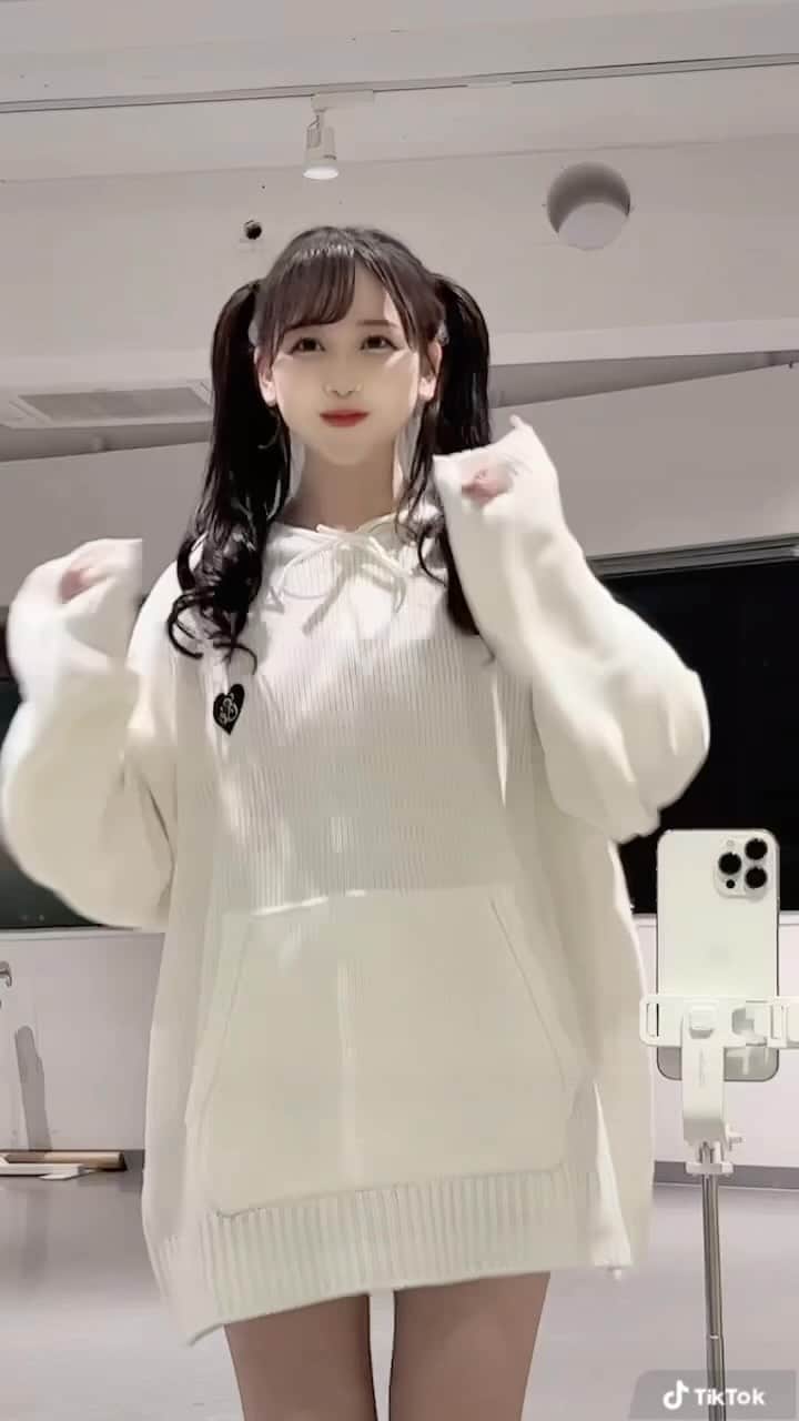 松本かれんのインスタグラム：「キミコイ、女の子が踊ったら絶対にかわいい ♡ 真似してね 💌」