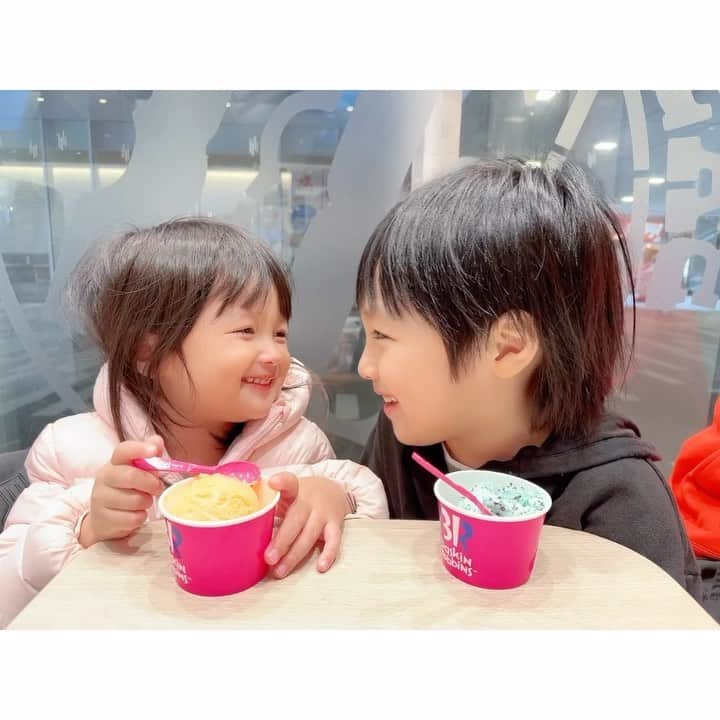 川崎希のインスタグラム：「なかよし兄妹👦🏻👧🏻💕  #6才　#3才」