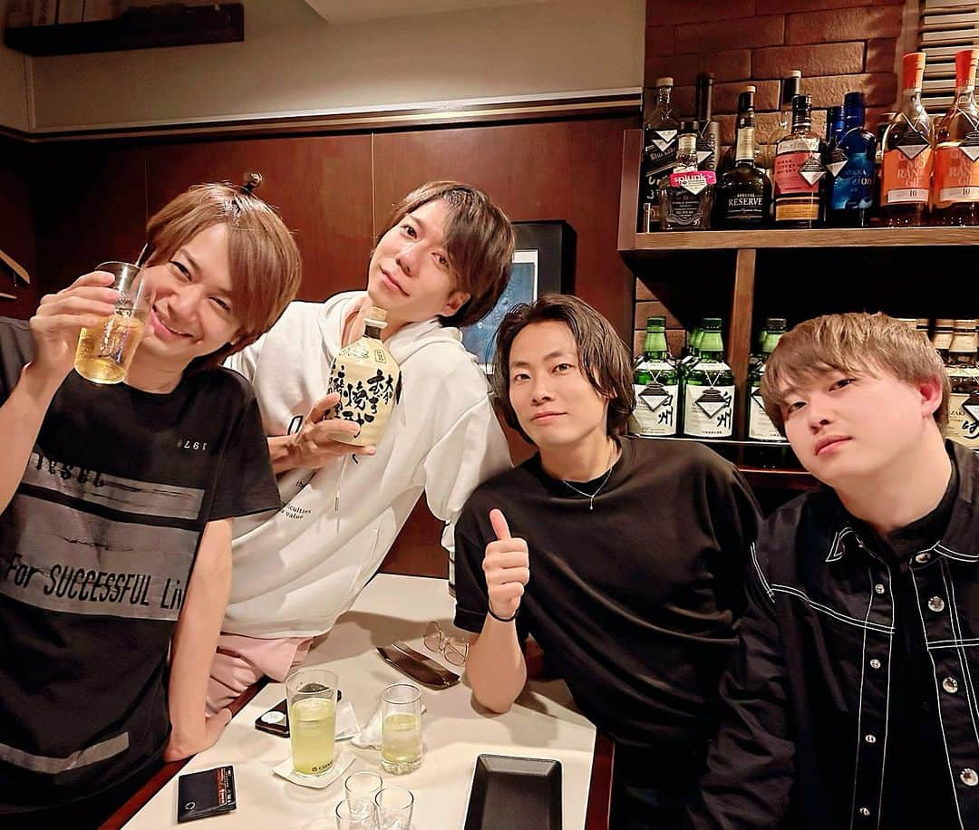 田中純弥のインスタグラム：「いい仲間😗🍻 （画像許可はもらってません🤣）」