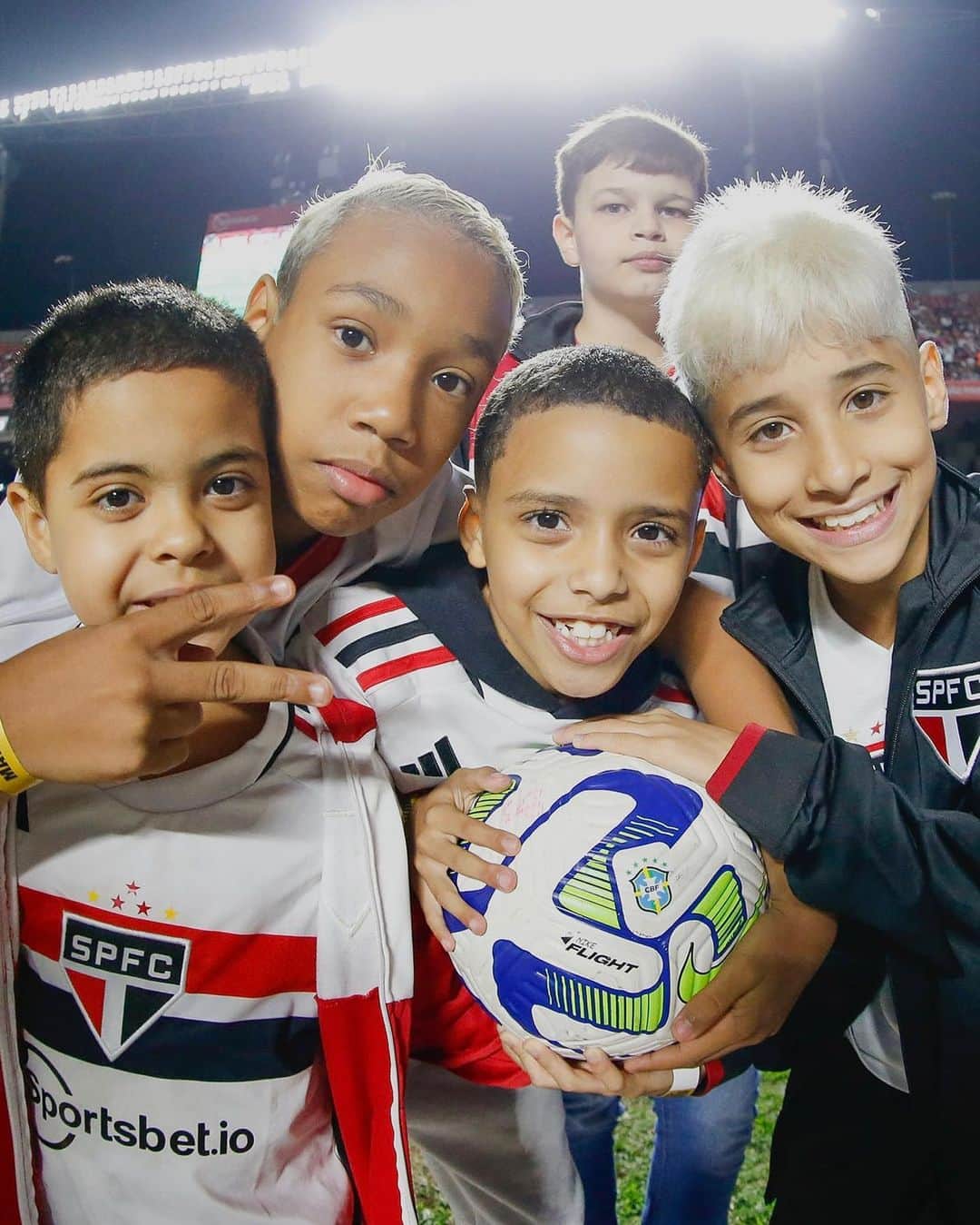 São Paulo FCのインスタグラム：「Uma quinta-feira especial pra quem é #TricolorDesdeSempre 🤩  #VamosSãoPaulo 🇾🇪」