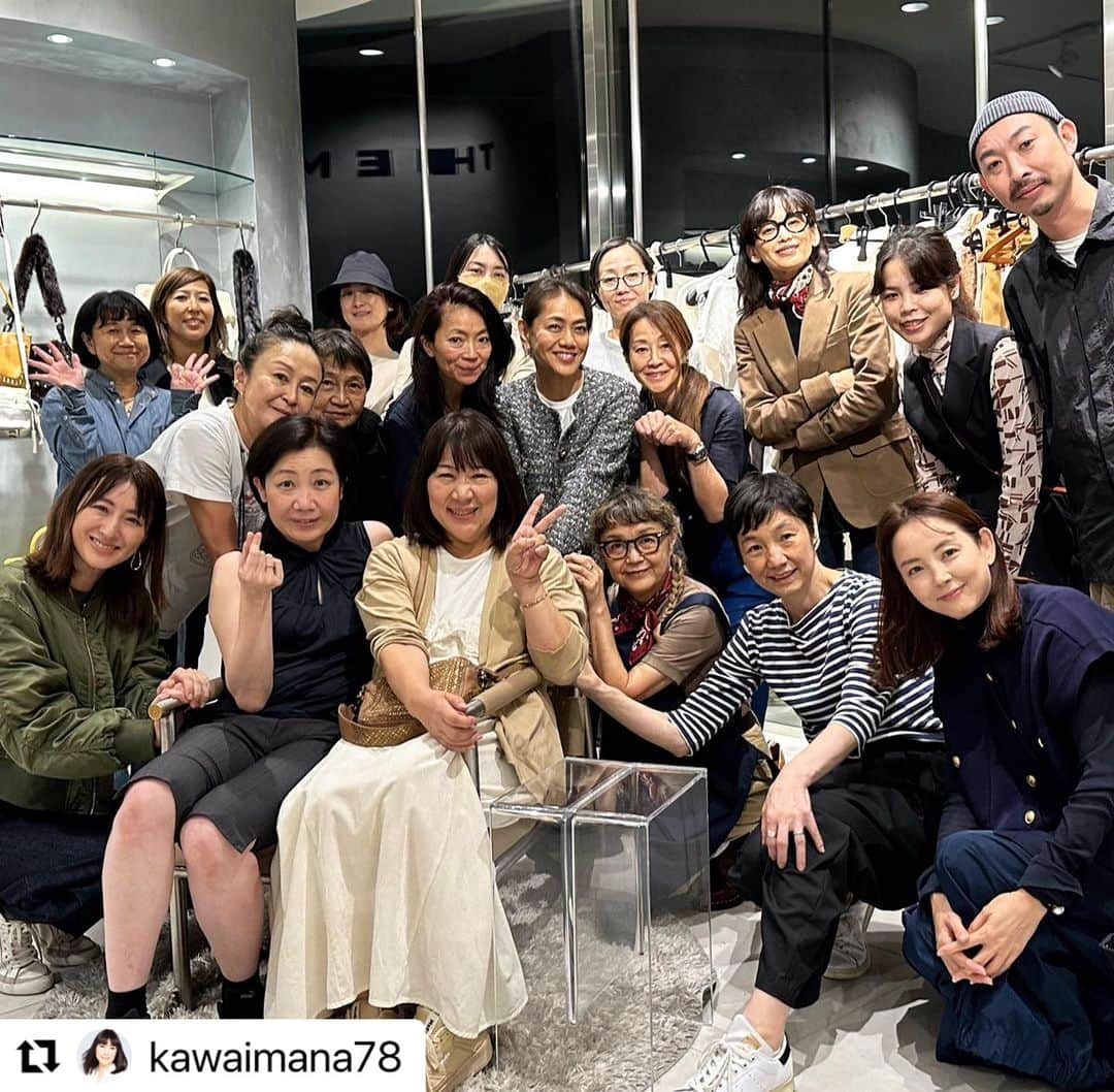 高橋里奈さんのインスタグラム写真 - (高橋里奈Instagram)「#Repost @kawaimana78 with @use.repost ・・・  10月9日に開催したF candlesフリーマーケットのご報告  当日は雨の中沢山の方にご来場いただきありがとうございました。  出品したファッションチームは27名 4年間コロナ禍で開催出来なかったので、今回は大賑わいの会となりました。  フリーマーケットと同時に企画したのがライムさんの透視占い 連日申し込みが絶えず、予定よりも大幅に枠を増やしていただいたにも関わらず、私は見ていただく時間がなかったのが残念😢 ライムさん長時間ありがとうございました  会場を貸してくださったのはカスタムオーダー出来る「THE ME」のブティック  @the_me.tokyo   素晴らしい什器とフィッティングルーム。 自分サイズにオーダー出来る素敵なお店なので皆さま是非一度行ってみてくださいね！  ひとりでは中々出来ないことを、みんなと一緒だから楽しみながら 出来たと思います。  皆さんありがとう😀  皆様の沢山の協力のもと今回は過去最高額の60万円を8つの団体に寄付させていただきましたことを報告いたします (売り上げの一部、ライムさんからの寄付、来場者さまの参加費)  寄付先  １．キャンサーネットジャパン　　　 小児がん啓発活動 https://www.cancernet.jp/project  ２．カタリバ　　　　　　　　　　　 支援を必要とする全国の１０代の無料放課後教室 https://www.katariba.or.jp/  ３，キープ・スマイル・ママ　　　　　　 病気の子供を育てる母親と家族に応援支援 https://momsmile.jp/  ４．アフターケア相談所「ゆずりは」 社会的養護を巣立つ子どもたちへの支援 https://www.acyuzuriha.com/  ５．くすのき　　　　　　　　　　　 飼い主のいないねこの保護・譲渡活動 https://npo-kusunoki.life/aid/  ６．ワンパース　　　　　　　　　　 犬の保護活動 https://wampers.net/  ７．ｹﾝの家　　　　　　　　　　　　 犬の保護活動 https://kens-house.com/support/  ８．ユニセフ　　　　　　　　　　　 ウクライナの子供支援 https://www.unicef.or.jp/kinkyu/ukraine/  少しでもお役に立てましたら嬉しいです。  　　　　　　　　　　　　　F candles 代表　河井真奈  #フリーマーケット #寄付 #寄付活動 #支援活動 #fcandles #fashion #freemarket #河井真奈 #スタイリスト #ファッションチーム #社会貢献 ……  次回は春か夏でしょうか 素敵なチームでまたご一緒できる日を楽しみにしています。 ありがとうございました。」11月16日 23時09分 - rina.takahashi_