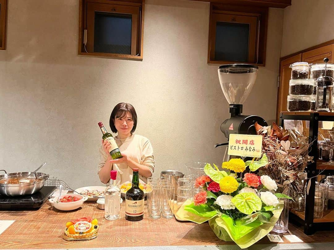 原田麻子さんのインスタグラム写真 - (原田麻子Instagram)「いつもお世話になってる coffeevalley @coffeevalley.jp 恒例の周年記念weekにおじゃましてきました  これまた恒例の#スナックみなみ 今年はコーヒーカクテルに合わせておでんではなく おつまみいろいろ。  牛すじ煮込み美味しい〜  カクテルはノンアルのやつで コーヒーやスパイス、エルダーフラワーなど使った1杯 これもまた美味しかったー  池袋にあってこんな落ち着いてセンス良い一軒家コーヒーショップとか奇跡に近いよな とふと思う。  リーダーおめでとう🎊㊗️ @tsks_k  近藤ちゃんおめでとう㊗️ @mimi_227  みなさまおめでとうございます🎊」11月16日 23時12分 - achakoko