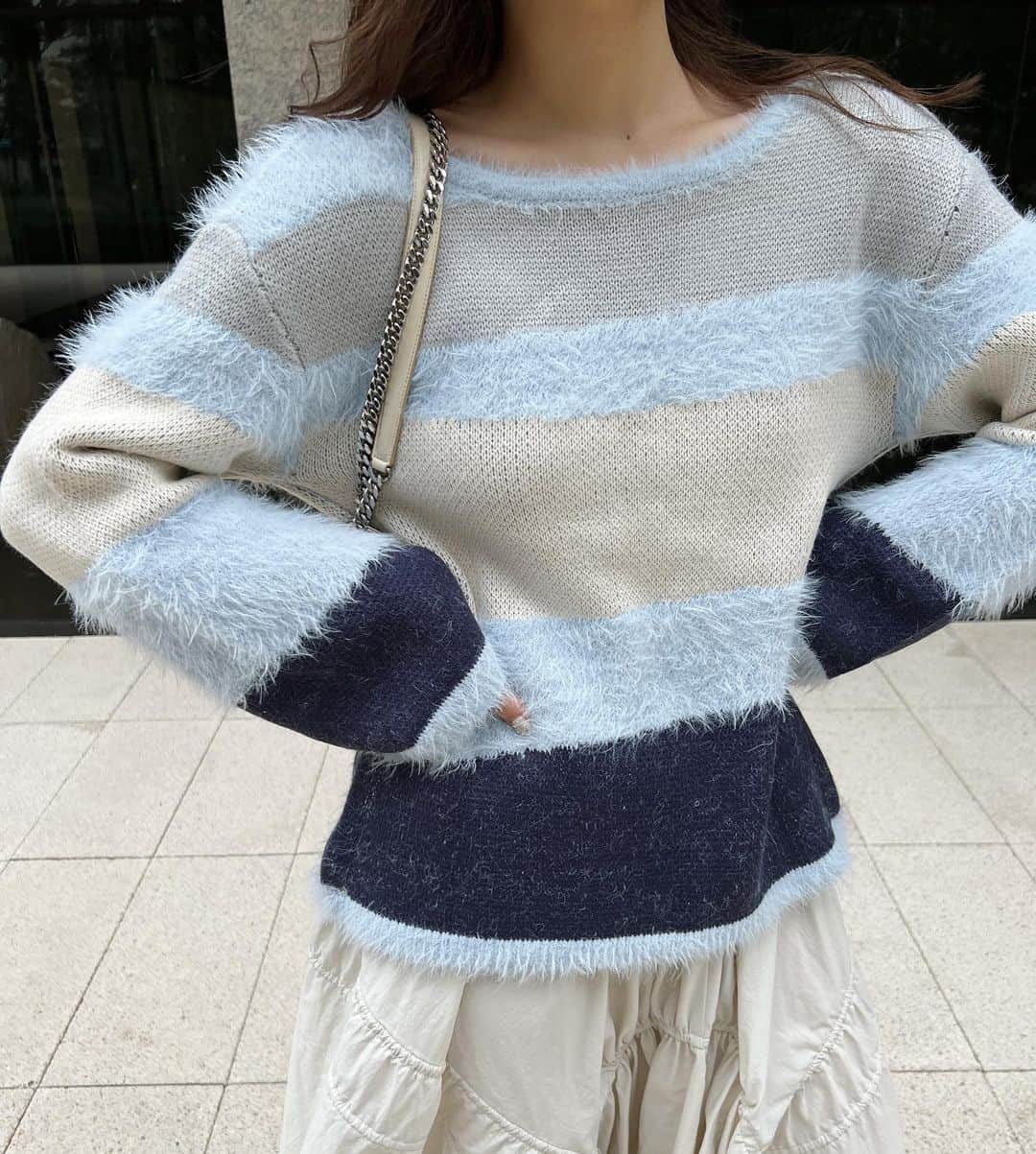 金光みり愛さんのインスタグラム写真 - (金光みり愛Instagram)「THE MULTI COLOR KNIT CARDIGAN🤍🤍 今日発売されたもう一つの新作🪡  カーディガンだけど写真のように前後ろを逆にしてトップスとしても着れちゃいます🫶🏻 @priveve_priveve の最新のインスタライブでも全色で様々な着回ししてるのでチェックしてね🧸❄️」11月16日 23時24分 - milliah_kanemitsu