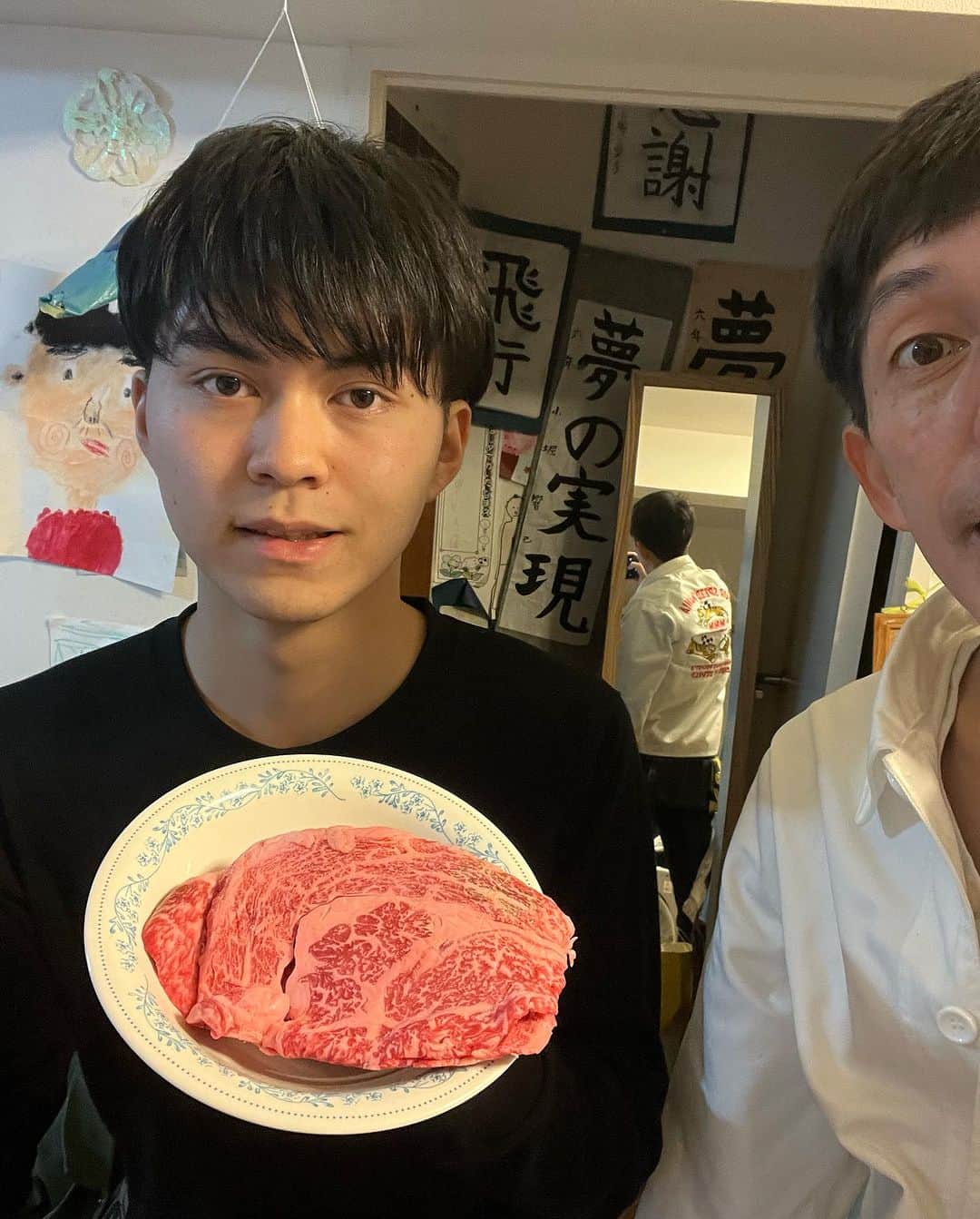 小堀裕之さんのインスタグラム写真 - (小堀裕之Instagram)「ぽかぽかでいただいたお肉 家族でいただきました （響己はバイトだったので後ほど…）  美味しかった  #ぽかぽか #ハライチ  #2丁拳銃 #二丁拳銃☓ #へドロットン #小堀 #ヘドロパパ  ぽかぽか　お肉頂きました！ https://ameblo.jp/mayu19730418/entry-12828924829.html」11月16日 23時24分 - hedorotten