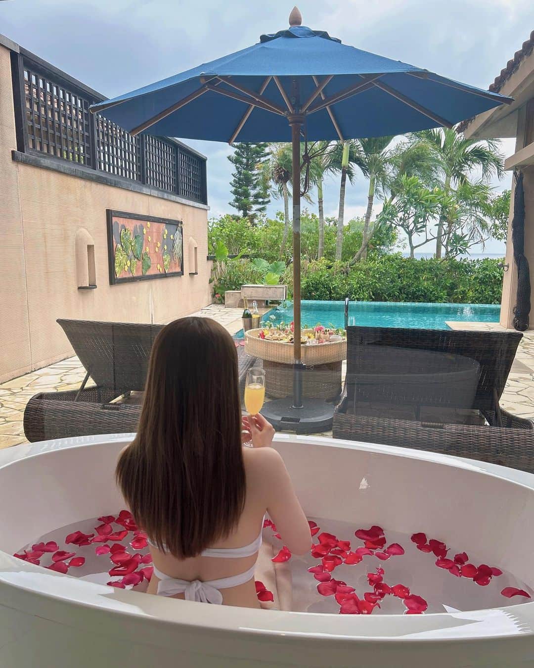 YURINAのインスタグラム：「🥀🛁🫧」