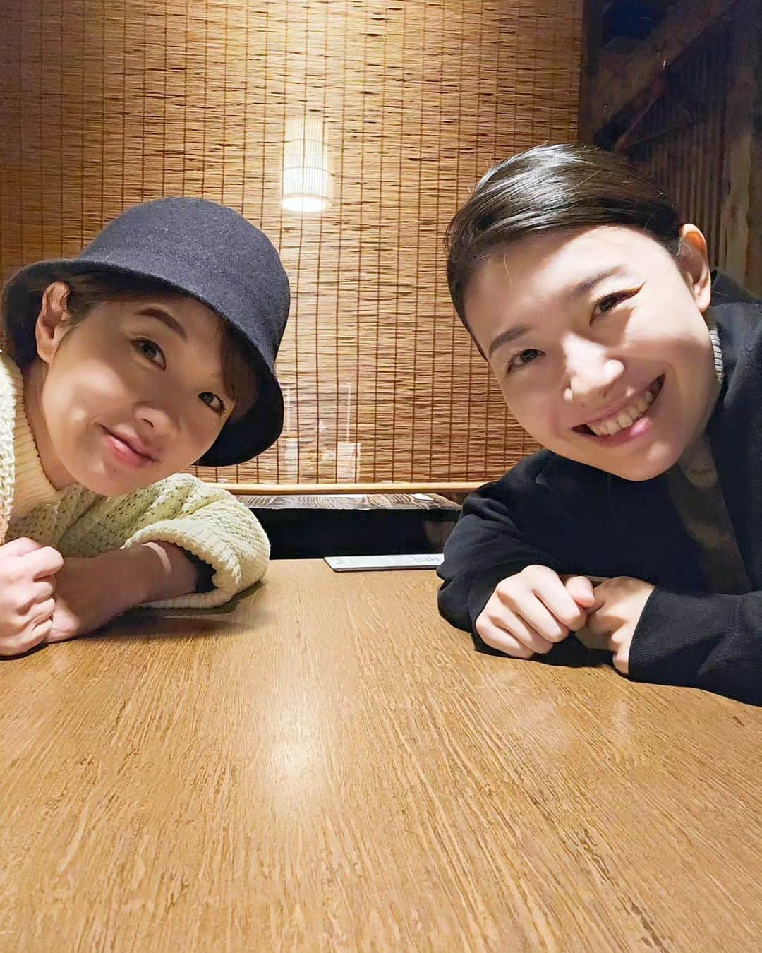 秋田くみ子さんのインスタグラム写真 - (秋田くみ子Instagram)「鮫とランチしたよ🎶 ・ 「飲みに行きたいね」って言ってたのに、なかなか行けなかったので、ランチにお付き合いしてもらった🤗 ・ 癒されたぁ！鮫💓ありがとう ・ 明日17日(金)、道頓堀ZAZAHOUSEで、20時半より「バリ4」というイベントがあります。絶対楽しいイベント😊！！ ・ 明日の夜は「バリ4」で決定ね🙌。皆様、ぜひ！！！ ・ #吉本新喜劇#鮫島幸恵#多和田上人#伊丹祐貴#吉岡友見#バリ4#難波#ランチ#ありがとう」11月16日 23時34分 - kumikoakita