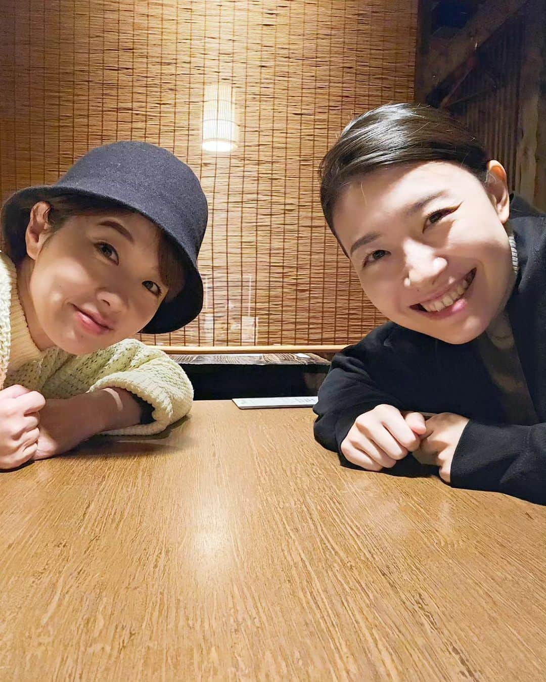 秋田くみ子のインスタグラム：「鮫とランチしたよ🎶 ・ 「飲みに行きたいね」って言ってたのに、なかなか行けなかったので、ランチにお付き合いしてもらった🤗 ・ 癒されたぁ！鮫💓ありがとう ・ 明日17日(金)、道頓堀ZAZAHOUSEで、20時半より「バリ4」というイベントがあります。絶対楽しいイベント😊！！ ・ 明日の夜は「バリ4」で決定ね🙌。皆様、ぜひ！！！ ・ #吉本新喜劇#鮫島幸恵#多和田上人#伊丹祐貴#吉岡友見#バリ4#難波#ランチ#ありがとう」