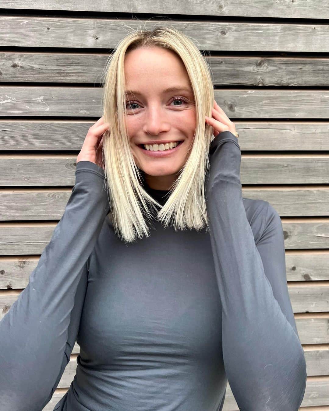 モード・ウェルゼンのインスタグラム：「Hair is getting long👩🏼🦋🥳」