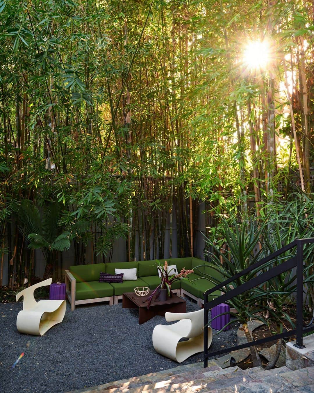 ELLE DECORのインスタグラム：「ELLE DECOR A-List designer Oliver Furth (@olivermfurth) wanted to incorporate some serious island vibes into this recent Los Angeles project. “The house is raised up like those you’d find in the West Indies, and wherever you are inside, the views of bamboo hedges and a swimming pool in the backyard are omnipresent,” he says. “So the idea of warmer climates became a through line in the project.” That theme continues into the backyard, which is broken up into vignettes, like this comfy gathering spot featuring a sectional sofa from Teak Warehouse, a pair of Patrick Naggar Amalfi lounge chairs from Ralph Pucci, and a pair of Colonna stools by Ettore Sottsass for Kartell. Furth worked with Los Angeles–based ecological landscape designer Jessica Viola to design the home’s gardens, which are, to say the least, picture perfect.  To step inside this dream home, as toured exclusively on elledecor.com, click the link in bio. Written by @davidbryannash. Photographed by @rogerdaviesphotography.」