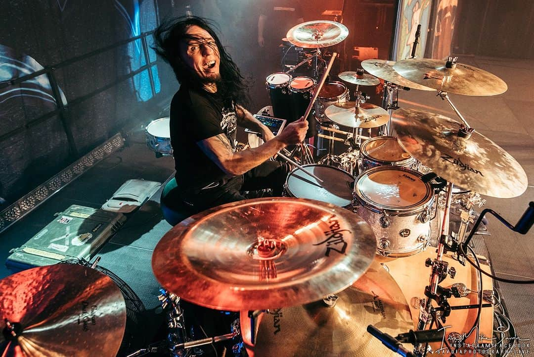 Queensrycheさんのインスタグラム写真 - (QueensrycheInstagram)「Casey @snocasino in WA (photo credit @savoiaphotographylive) #queensryche #caseygrillo #case #badass #drums #kickassdrummer #goodtimes #rychersrule」11月16日 23時30分 - queensrycheofficial