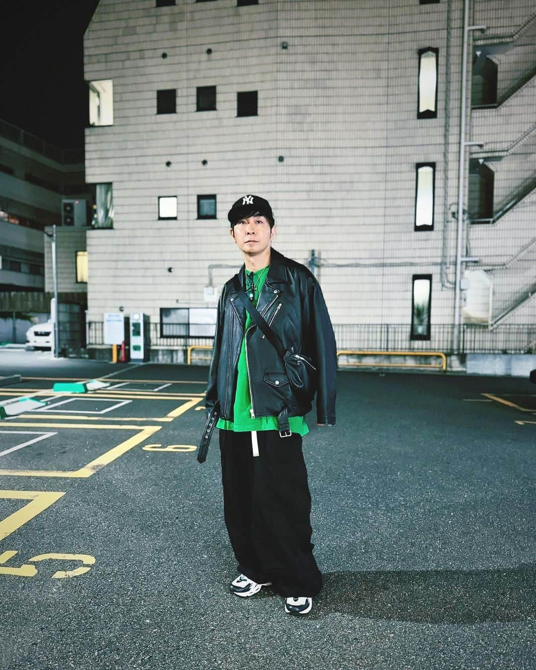 ヤスタケさんのインスタグラム写真 - (ヤスタケInstagram)「🖤💚 I love green✨  #supreme#nike#green  キャップ @newerajapan  ライダース @beams_official  Tシャツ @supremenewyork  パンツ @gu_for_all_  バッグ @gu_for_all_  スニーカー @niketokyo」11月16日 23時35分 - yasutagram0316