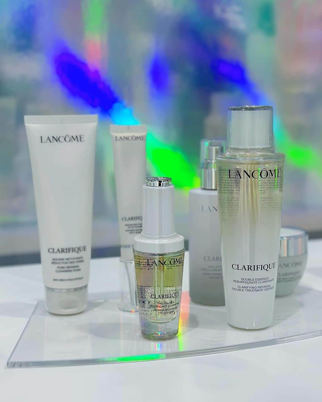 福地夏未さんのインスタグラム写真 - (福地夏未Instagram)「🩵🤍  @lancomeofficial 様に、 クラリフィック デュアル エッセンス ローション EXリニューアル発表会へご招待いただきました♡  実は、3本くらいリピートしてる大好きな化粧品ということもあり、 今回のリニューアルに対して期待凄かった✨！  やはり思ってた以上のリニューアル内容で感動！ 今までいじょにお肌のために変化を遂げていくところにますますファン度が高まりました🤍  前のものは過去の投稿にも載せてるいるので是非見てみてね！  今回、洗顔もおすすめと教えてもらったので今度買おうと思います！  _  #PR #クラリフィック#満たされ透明肌#lancomeskincare #ランコム #スキンケア」11月16日 23時37分 - natsuminmin19