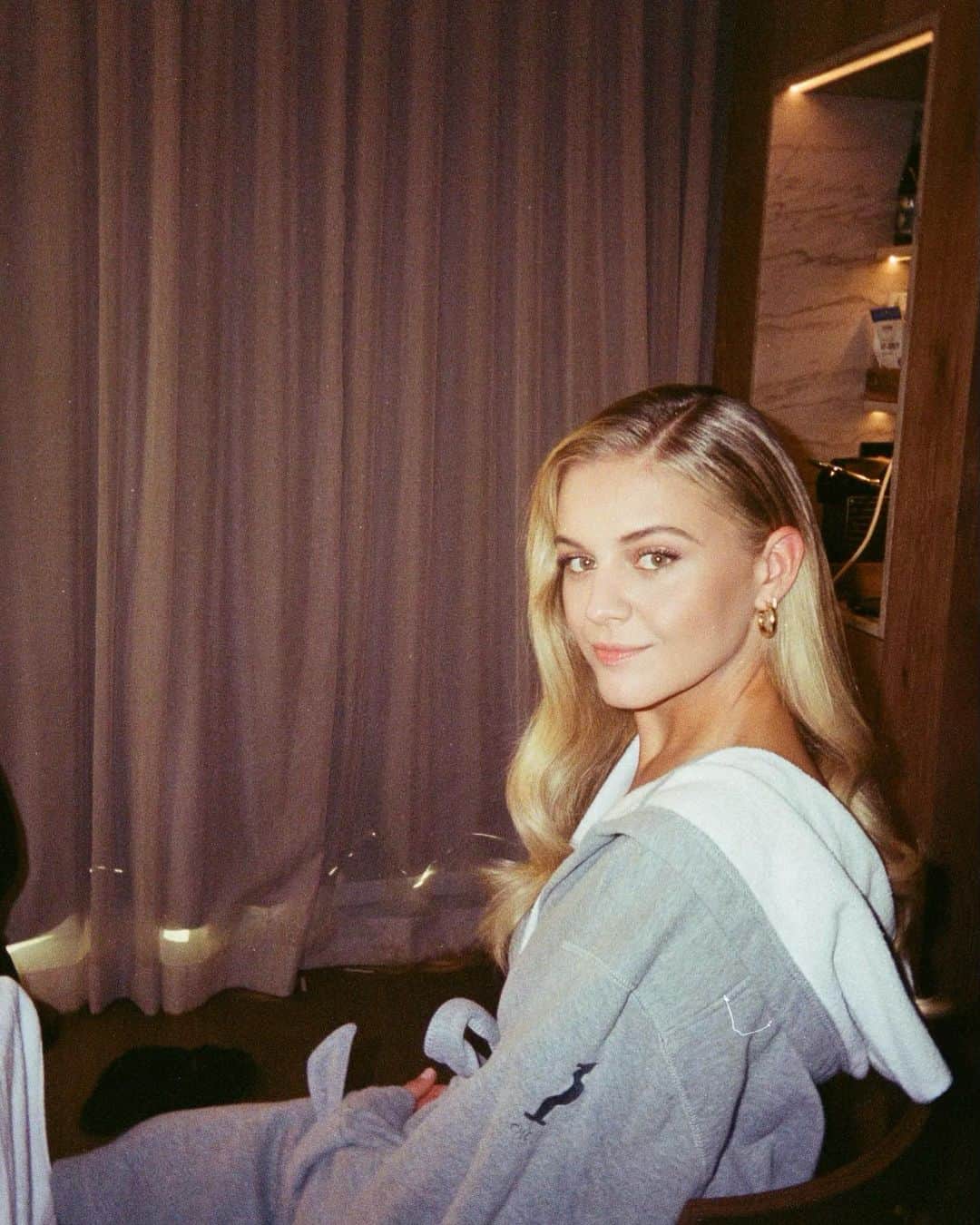 Kelsea Balleriniさんのインスタグラム写真 - (Kelsea BalleriniInstagram)「what’s the vibe」11月16日 23時50分 - kelseaballerini