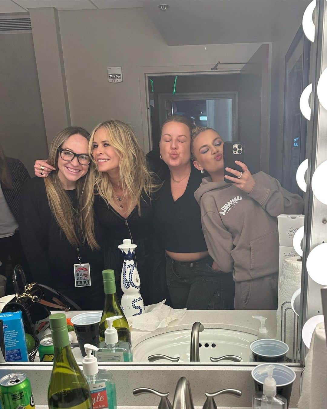 Kelsea Balleriniさんのインスタグラム写真 - (Kelsea BalleriniInstagram)「what’s the vibe」11月16日 23時50分 - kelseaballerini