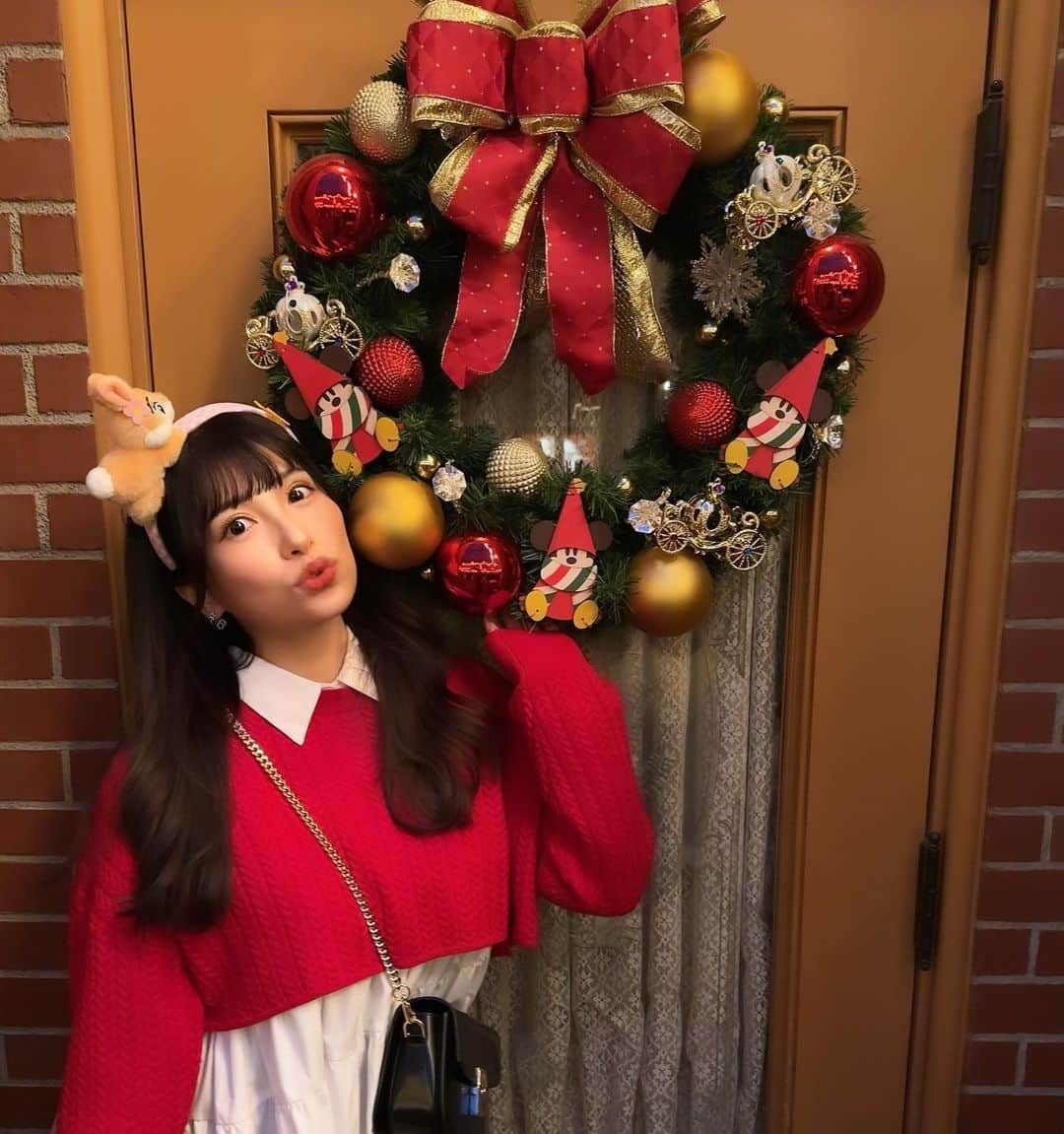 早川瑞希のインスタグラム：「お誕生日も兼ねてクリスマスディズニー🎄🏰🐭❤️ 安定の親友ちゃんと！ 去年も同じ時期行ったけど それからもう1年経っててびっくり〜 30歳もがんばるぞᕕ( ᐛ )ᕗ . . . #若宮はずき #av女優」