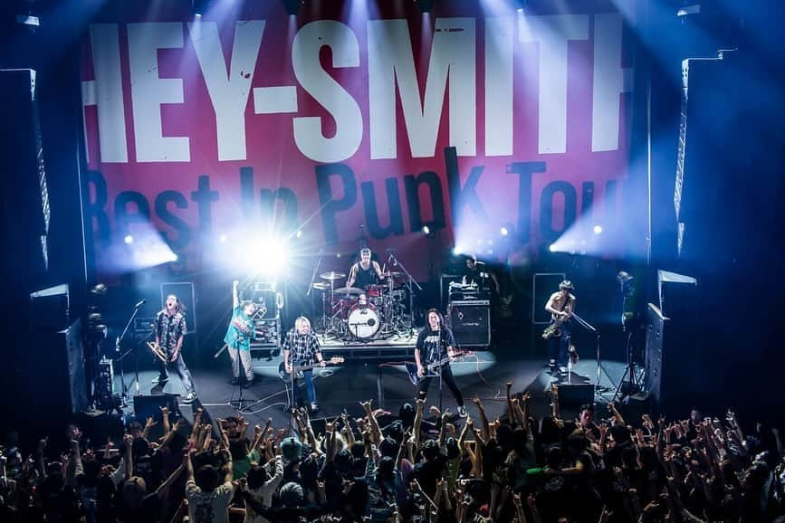 かなすさんのインスタグラム写真 - (かなすInstagram)「Rest In Punk Tour 2023. 11. 16 Zepp Shinjuku  Photo by @hayachinphoto   5年ぶりのアルバムツアーが始まりました。 Rest In Punk、何回も聴いて何回も演奏してるはずなのに涙出ちゃったな。 そんな気持ちのこもった最高の曲を大将が作ってくれました。 自分の中の大事なモノを想って、感じて、聴いてほしいです😇 最高のツアーにするぞっ！！！！」11月16日 23時51分 - canasumushi