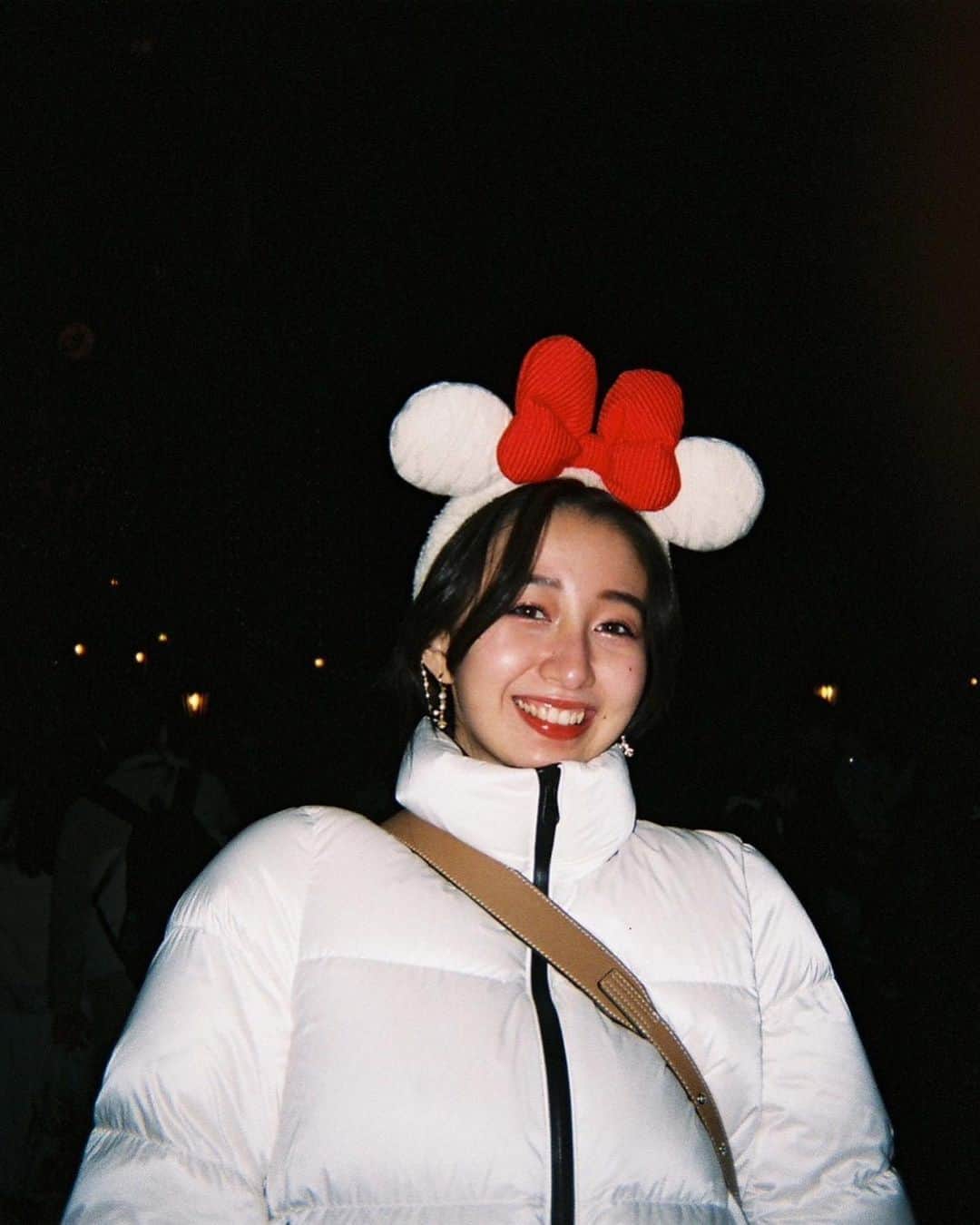 木村心美さんのインスタグラム写真 - (木村心美Instagram)「親友達とディズニーへ行ってしまった〜‼️何投稿かしちゃおー。。。🤩  #ゼリー吸うの頑張って」11月16日 23時43分 - cocomi_553_official