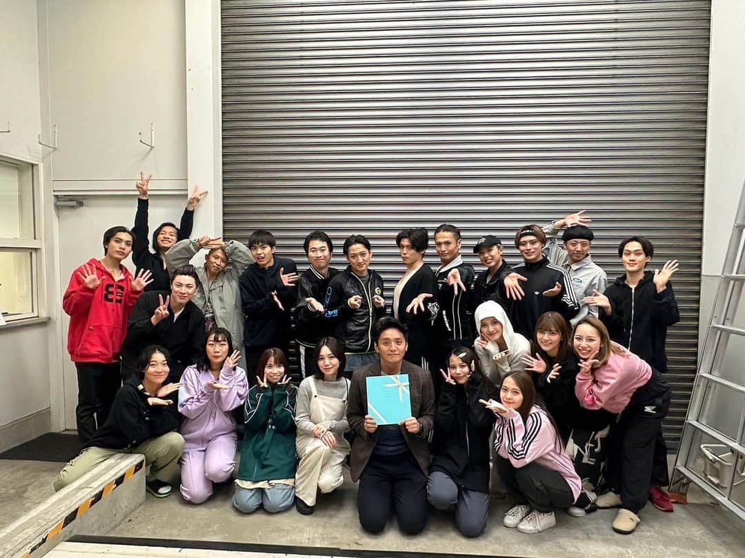 友常勇気さんのインスタグラム写真 - (友常勇気Instagram)「All stage schedule ends!! Thank you for coming & watching program☺️❤️ I'll also post many photos🤍🤍🤍 #全日程終了  #ご来場 #ご視聴 #誠にありがとうございました  メンバー1人も掛けることなく走り切れたのは、 皆様のご声援のお陰で御座います。 また、皆様にお会いできるよう、これからも切磋琢磨して行きますので、 今後ともよろしくお願いします🤗🎊 とりあえず今日は、、、 久々ビール飲もうかな🤣🍺笑笑 またメンバーで撮った写真は別で載せたいと思います❕ 再度となりますが、 ティアステ2023ご来場誠にありがとうございました🤗❕❕❕❕❕ #ティアステ2023 #千秋楽 #友常勇気 #今日は #飲む #🍺 #笑笑  #禁酒生活 #解禁」11月16日 23時44分 - yuki_tomotsune