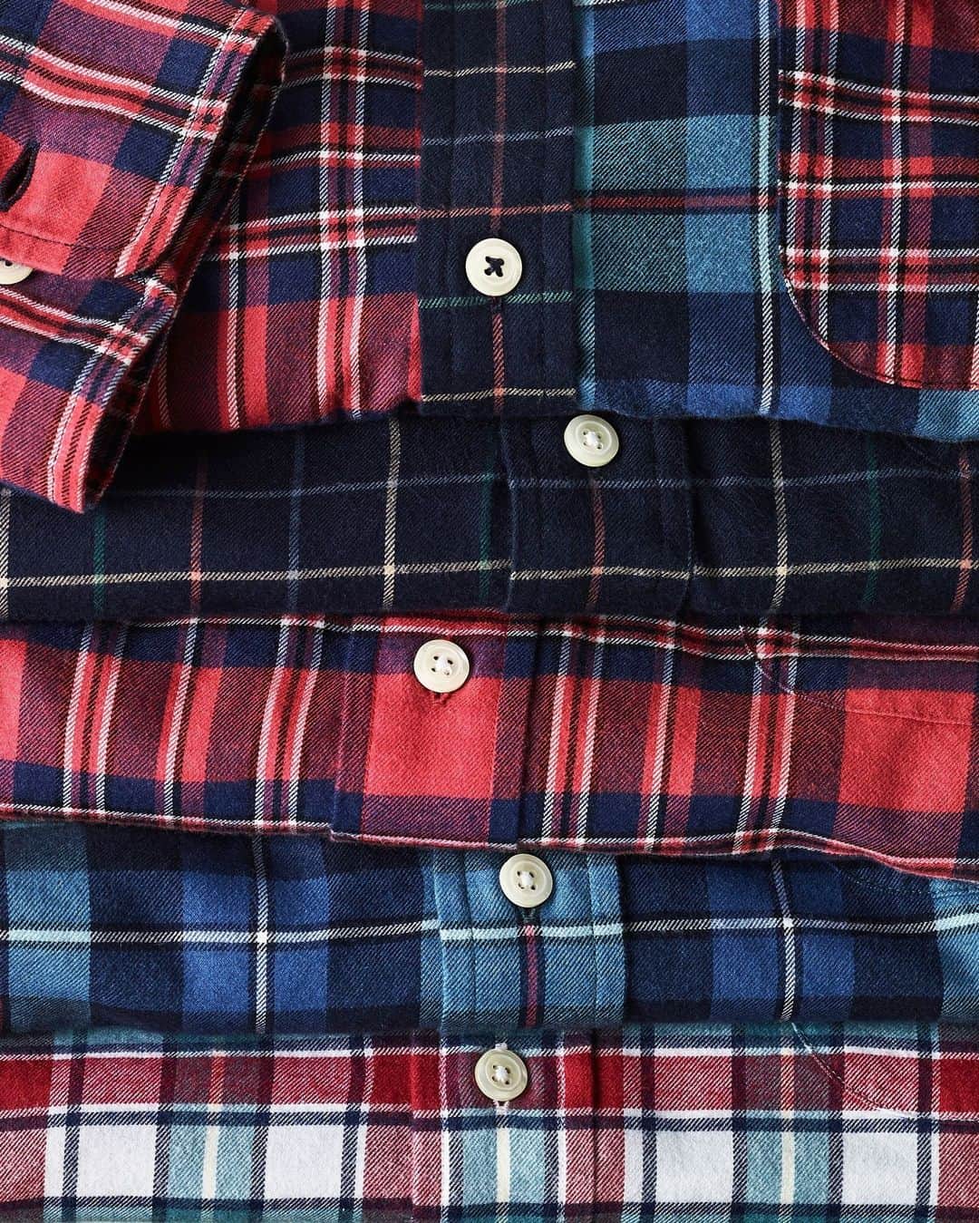 ブルックスブラザーズのインスタグラム：「Can Tartan Flannel truly bring happiness? To that, we say 'it twill'. #BrooksBrothers #Tartan #Flannel⁣」