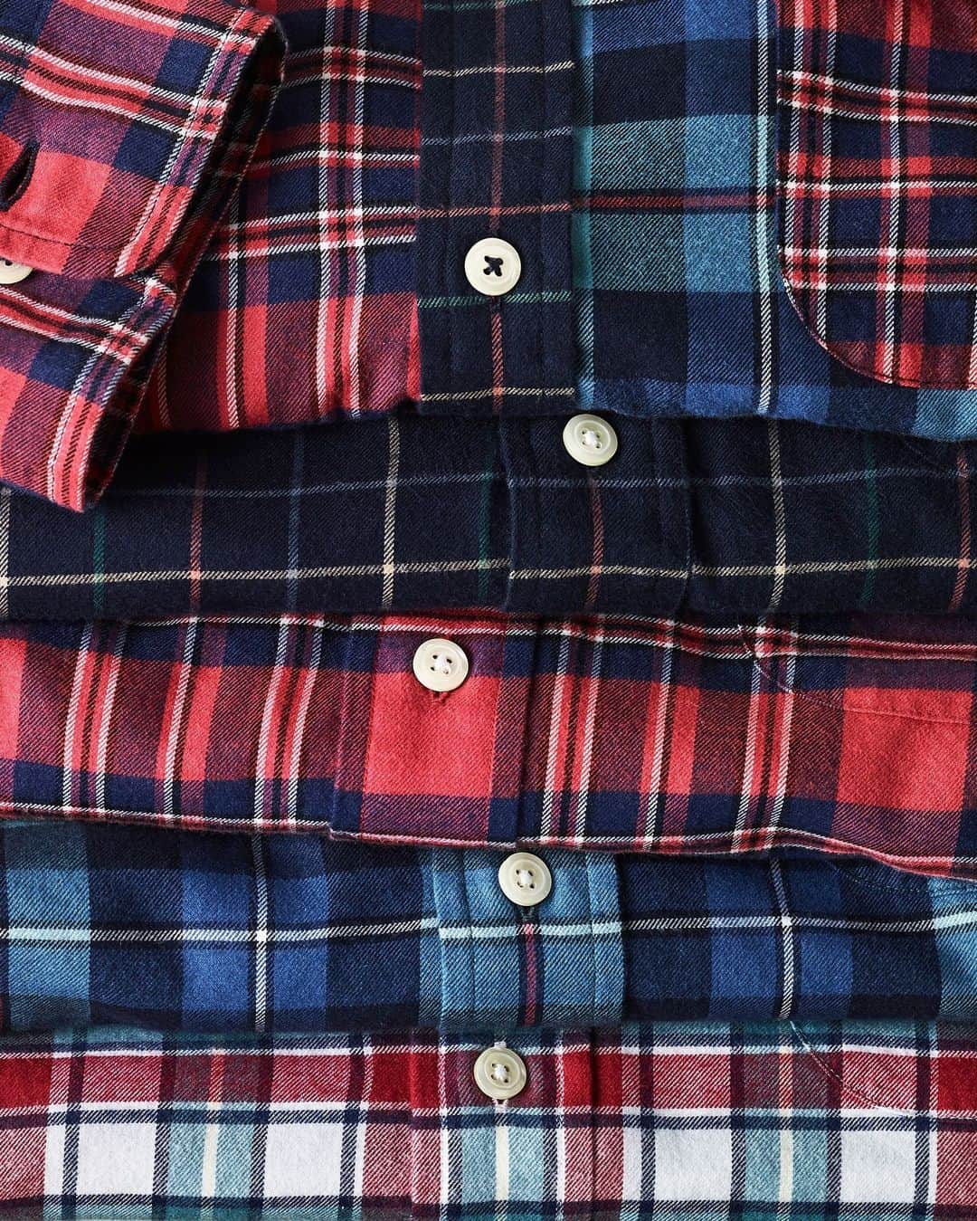 ブルックスブラザーズのインスタグラム：「Can Tartan Flannel truly bring happiness? To that, we say 'it twill'. #BrooksBrothers #Tartan #Flannel⁣」