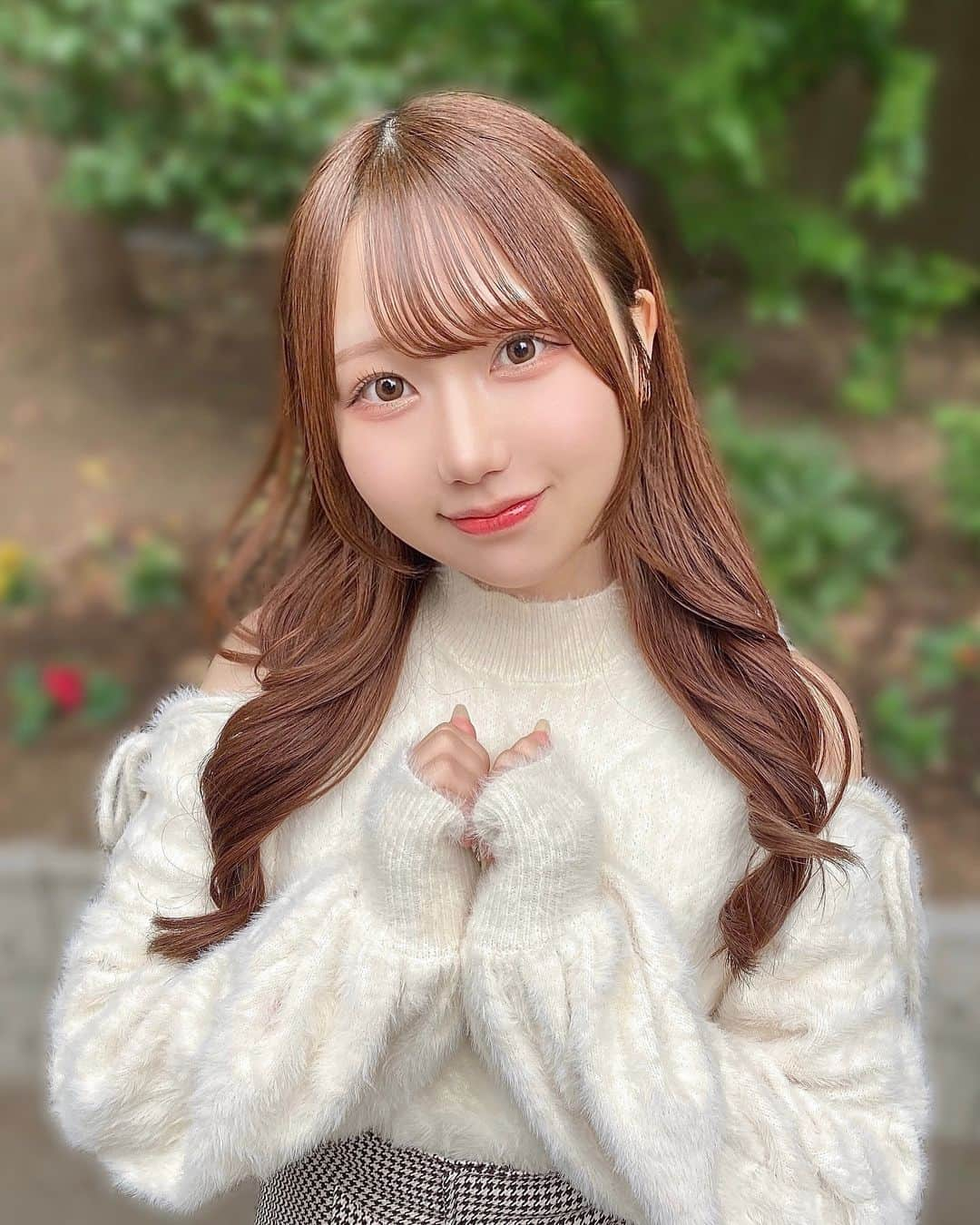 楠木しゅりさんのインスタグラム写真 - (楠木しゅりInstagram)「☁️ お知らせ ☁️  カリスマめんざいふっ！の新メンバー 白色担当になりました 🏹🤍  またみんなに会えるのがうれしいです т  т これからたくさん頑張ります！！  12/15(金) 新宿アルタ Keystudioにて お披露目ライブがあります！  ぜったいぜったい来てほしいです🫶🏻  #アイドル #カリスマめんざいふっ #カリめん」11月16日 23時47分 - kusunoki_shuri