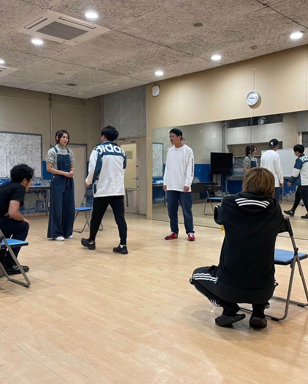 佐藤太一郎さんのインスタグラム写真 - (佐藤太一郎Instagram)「【稽古3日目】  吉本新喜劇 佐藤太一郎企画その２６『誘拐』の稽古3日目終了。 #山崎真実 さんがあざとおもろいです。 #松井勇歩 さんがカッコおもろいです。 #北代祐太 さんがなさけおもろいです。 #山本誠大 さんがおばかおもろいです。 #清井咲希 さんがかしこおもろいです。  🎫はこちら https://onl.bz/cqvyEEt」11月16日 23時47分 - satotaichiro_shinkigeki