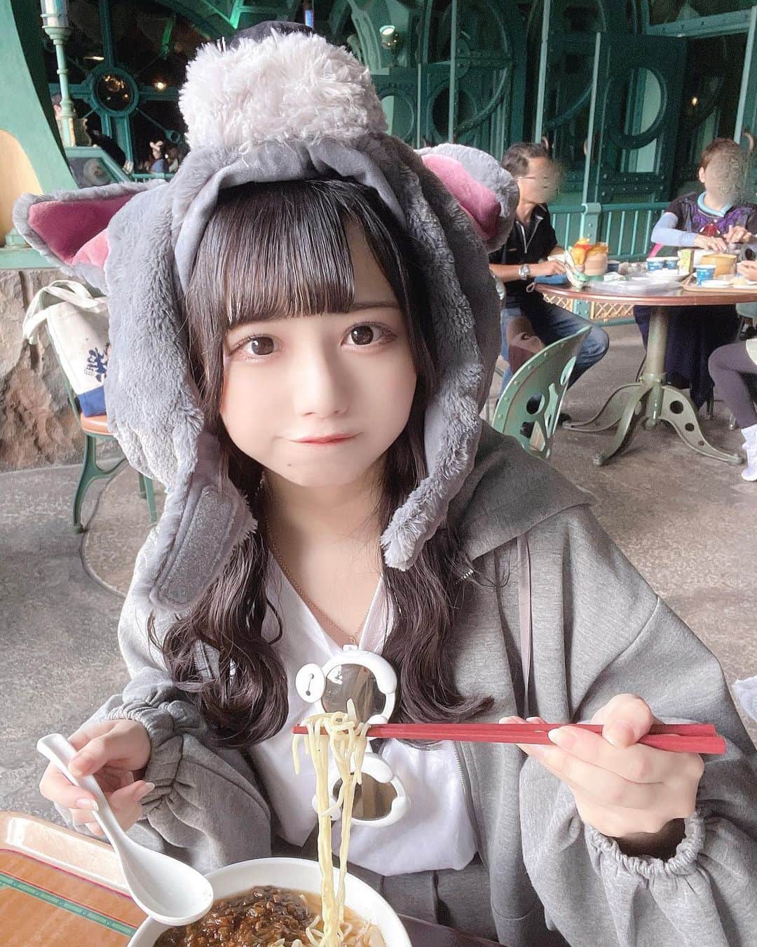 藤田梨々花さんのインスタグラム写真 - (藤田梨々花Instagram)「らーめん食べにディズニー行ってくれる人とともだちになりたいです」11月16日 23時48分 - teratera_ririka