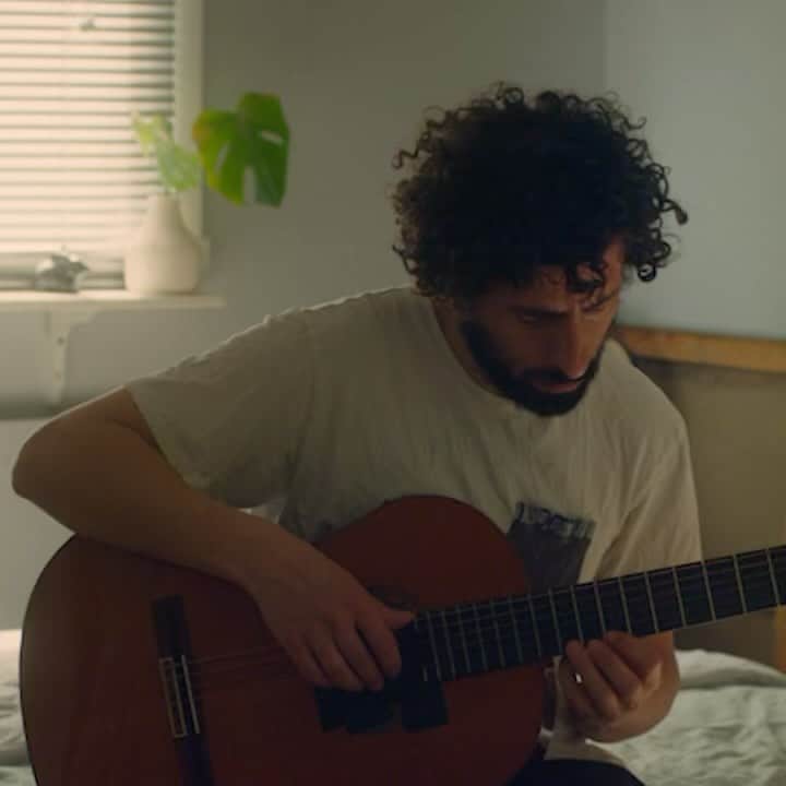 ホセ・ゴンザレスのインスタグラム：「Watch the official trailer for A TIGER IN PARADISE — a humorous and surreal portrait of the uniquely creative mind of singer-songwriter José González (@jose.gonz.music)  Streaming exclusively from December 8 in the UK, Ireland, US, Canada and Latin America.」