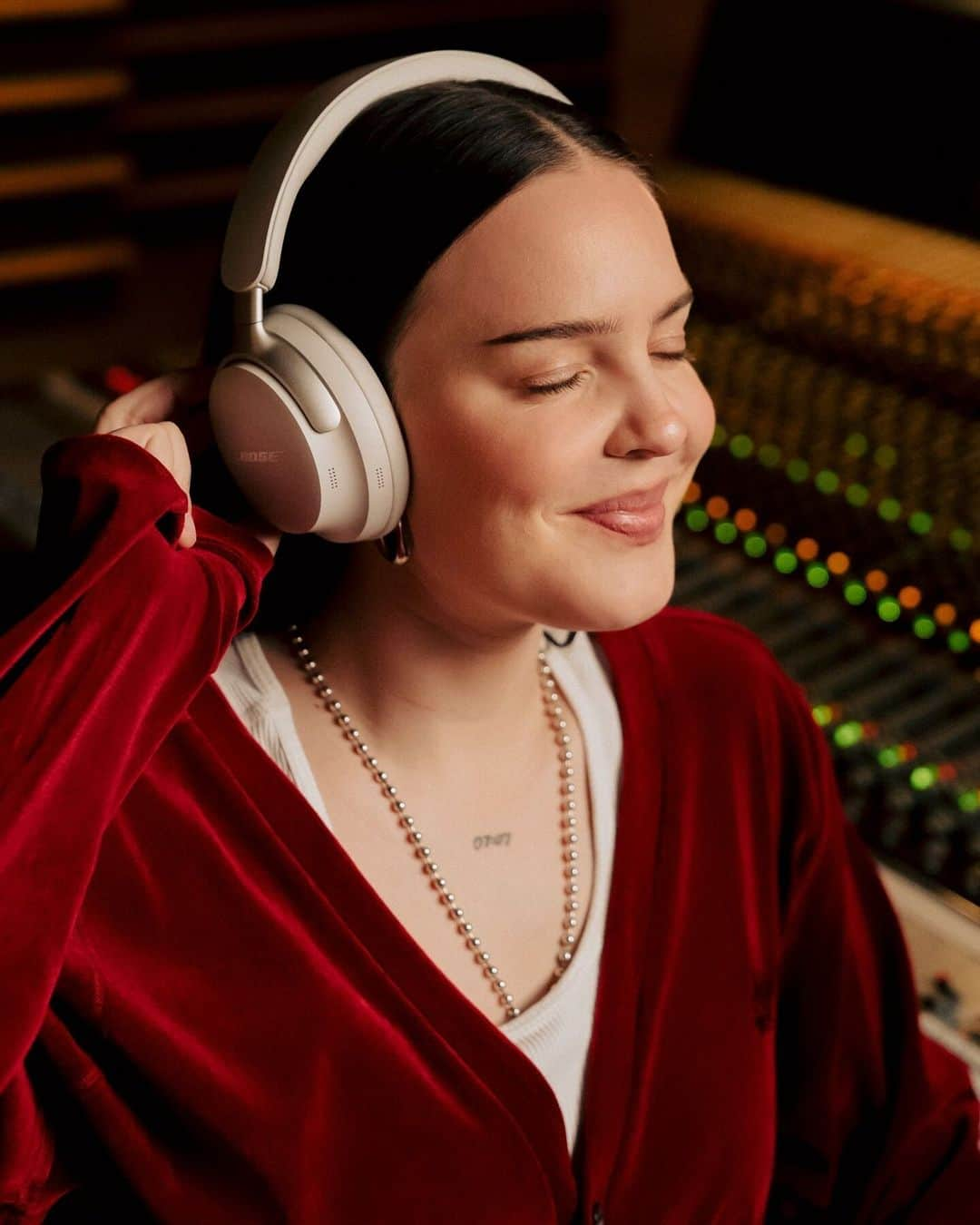 BOSEさんのインスタグラム写真 - (BOSEInstagram)「One with the music. @annemarie #TurnTheDial」11月17日 0時00分 - bose