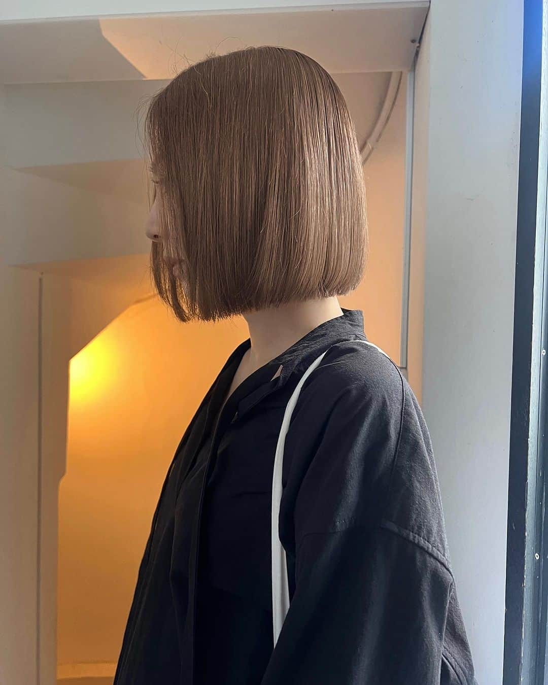 マツオモモコさんのインスタグラム写真 - (マツオモモコInstagram)「Honey🍯/flat bob . . #hair #cut #color #bob #ボブ #beige #ダブルカラー #ダブルケアカラー」11月16日 23時57分 - matsuo_momoko