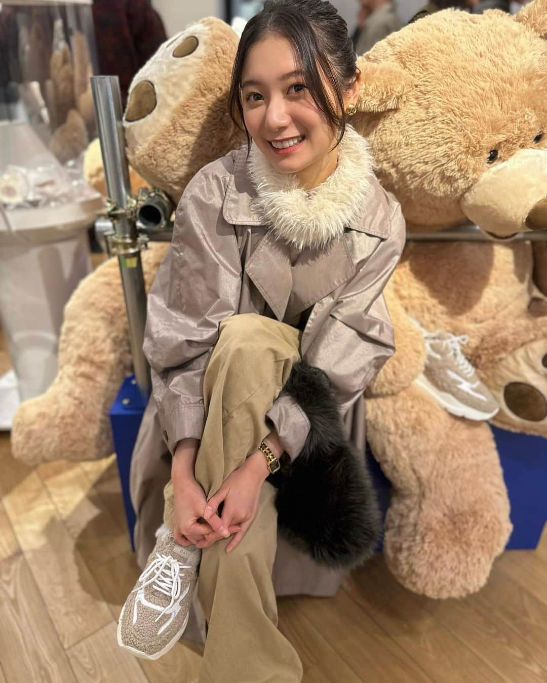 齊藤英里さんのインスタグラム写真 - (齊藤英里Instagram)「イタリア・フィレンツェを拠点とした スニーカーブランド「D.A.T.E.」。 日本限定のテディモデルの発売を記念した ローンチイベントへお邪魔しました。 テディデザインのスニーカーに合わせて もふもふコーデ🧸🤍  @date_sneakers_jp  @t_square_t_circle  #デイトはいてデートしよう #datesneakers #feelgoodtogether #デイトスニーカー #PR」11月16日 23時57分 - erisaito.official