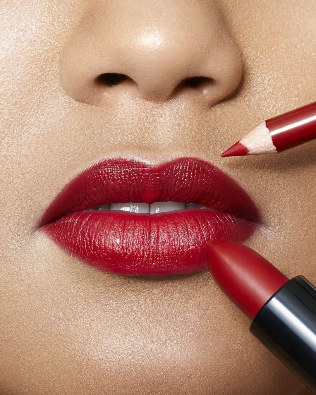 Motives Cosmeticsさんのインスタグラム写真 - (Motives CosmeticsInstagram)「The perfect Holiday Red 💋 does exist.⁠ ⁠ Save now on our Motives Lip Kit in "Truth Hurts" and be holiday ready✨with just one swipe.⁠ ⁠ Tap to shop 🎁⁠ ⁠ #redlip #giftsforher #shopping #holidays #holidayred」11月16日 23時58分 - motivescosmetics