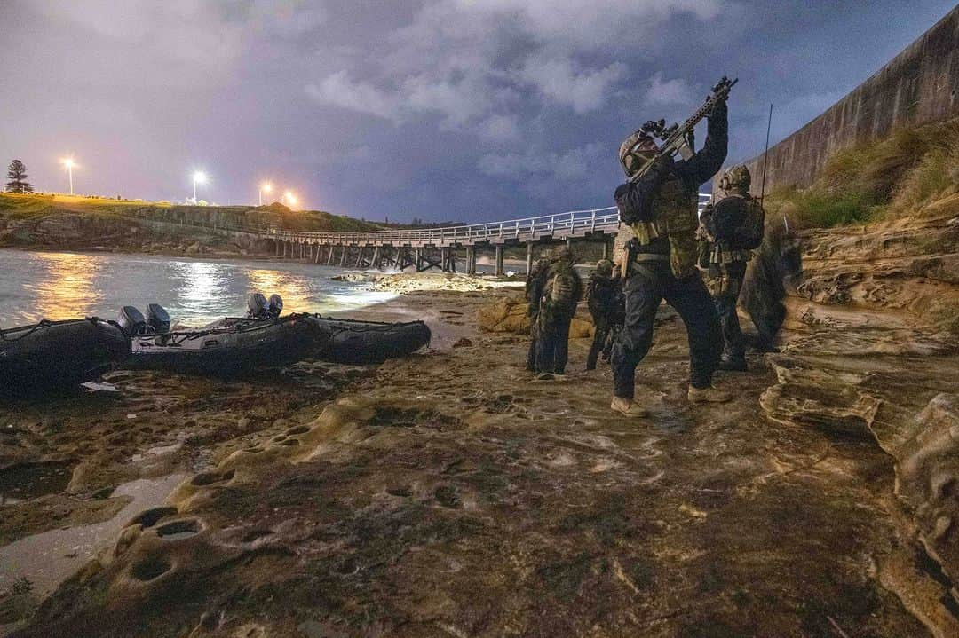 陸上自衛隊さんのインスタグラム写真 - (陸上自衛隊Instagram)「令和５年９月、陸上自衛隊特殊作戦群は、豪陸軍特殊作戦コマンドと実動訓練を実施しました。 本訓練を通じ、特殊作戦群は、特殊作戦に係る作戦遂行能力を向上させるとともに、「特別な戦略的パートナー」である豪州との一層の連携強化及び「自由で開かれたインド太平洋」の維持・強化に寄与しました。 https://youtu.be/kn9inxgNUgs   The Special Operations Group, JGSDF, conducted a field training exercise with the Special Operations Command Australia in September 2023. They improved operational capabilities with regard to special operations and strengthened cooperation with Australia, special strategic partner of Japan, and maintaining a Free and Open Indo-Pacific. https://youtu.be/kn9inxgNUgs」11月17日 0時00分 - jgsdf_pr