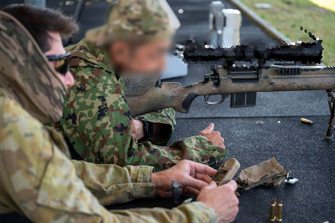 陸上自衛隊さんのインスタグラム写真 - (陸上自衛隊Instagram)「令和５年９月、陸上自衛隊特殊作戦群は、豪陸軍特殊作戦コマンドと実動訓練を実施しました。 本訓練を通じ、特殊作戦群は、特殊作戦に係る作戦遂行能力を向上させるとともに、「特別な戦略的パートナー」である豪州との一層の連携強化及び「自由で開かれたインド太平洋」の維持・強化に寄与しました。 https://youtu.be/kn9inxgNUgs   The Special Operations Group, JGSDF, conducted a field training exercise with the Special Operations Command Australia in September 2023. They improved operational capabilities with regard to special operations and strengthened cooperation with Australia, special strategic partner of Japan, and maintaining a Free and Open Indo-Pacific. https://youtu.be/kn9inxgNUgs」11月17日 0時00分 - jgsdf_pr