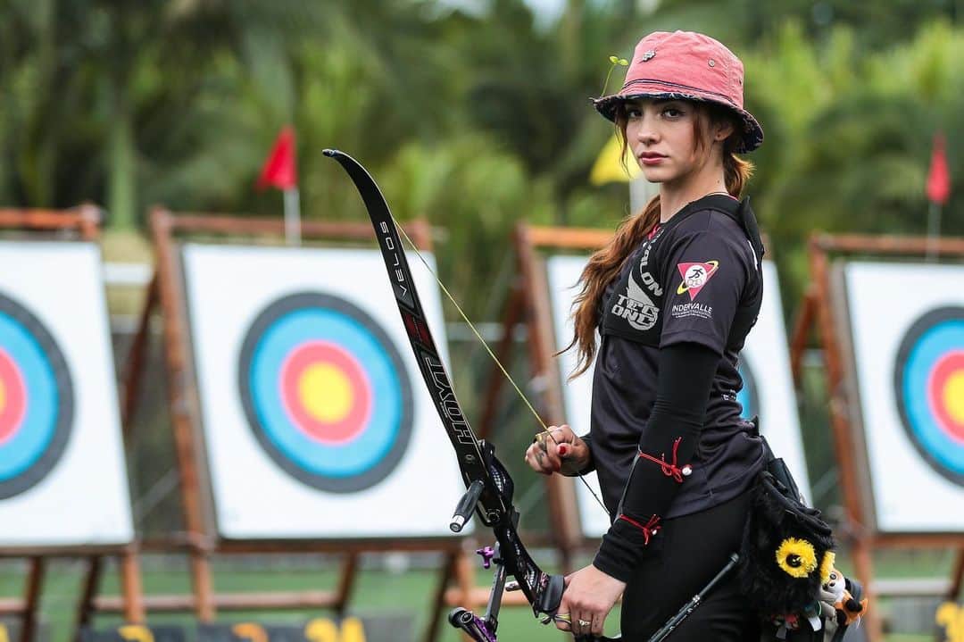 バレンティナ・アコスタ・ギラルドのインスタグラム：「🏹❤️ | Irreverente, diferente e influyente. ¡Llegó la nueva generación! 🚀」