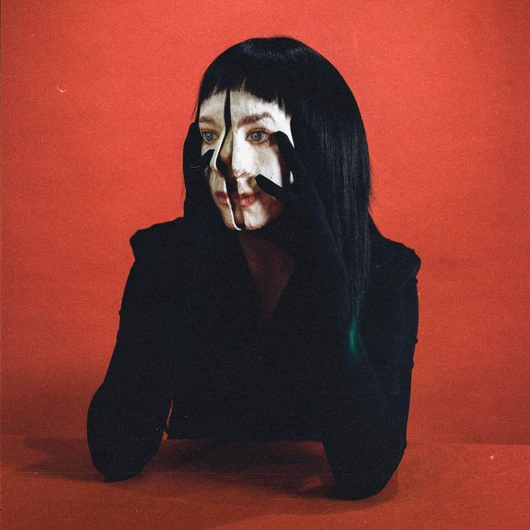 アリー・エックスのインスタグラム：「GIRL WITH NO FACE  MY NEW ALBUM   coming Feb 23 2024 Pre order for LP, CD, cassette and exclusive merch up now. Link in bio  Title track ‘Girl With No Face’ out now! 🖤  📷 @marcuscooper  Masks by @miyamask」